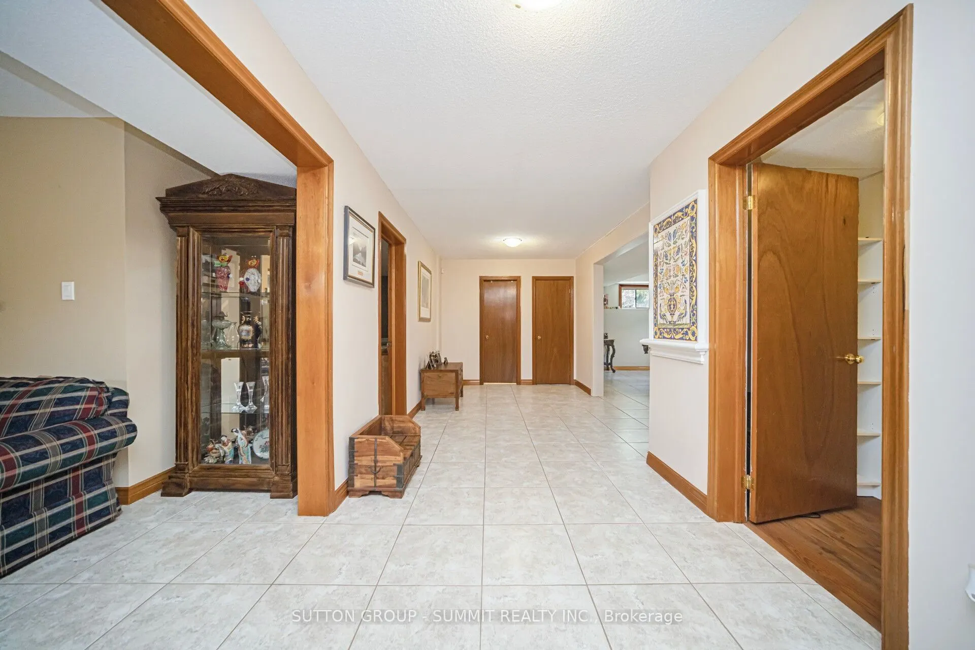 5981 RAYSHAW Crescent