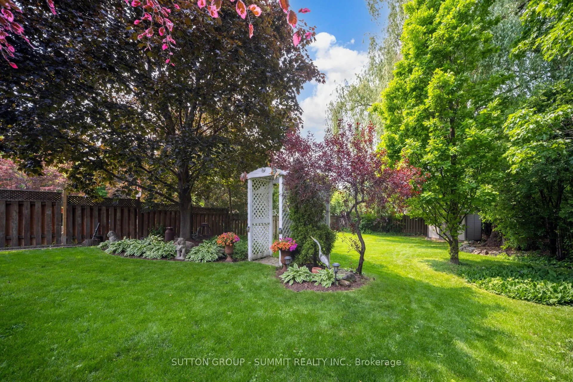5981 RAYSHAW Crescent
