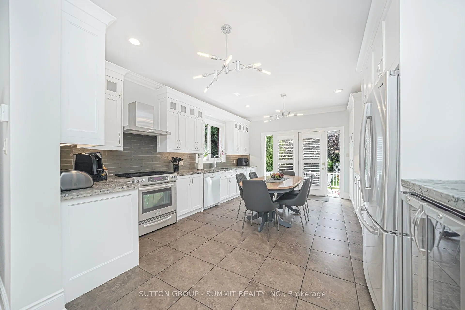 5981 RAYSHAW Crescent