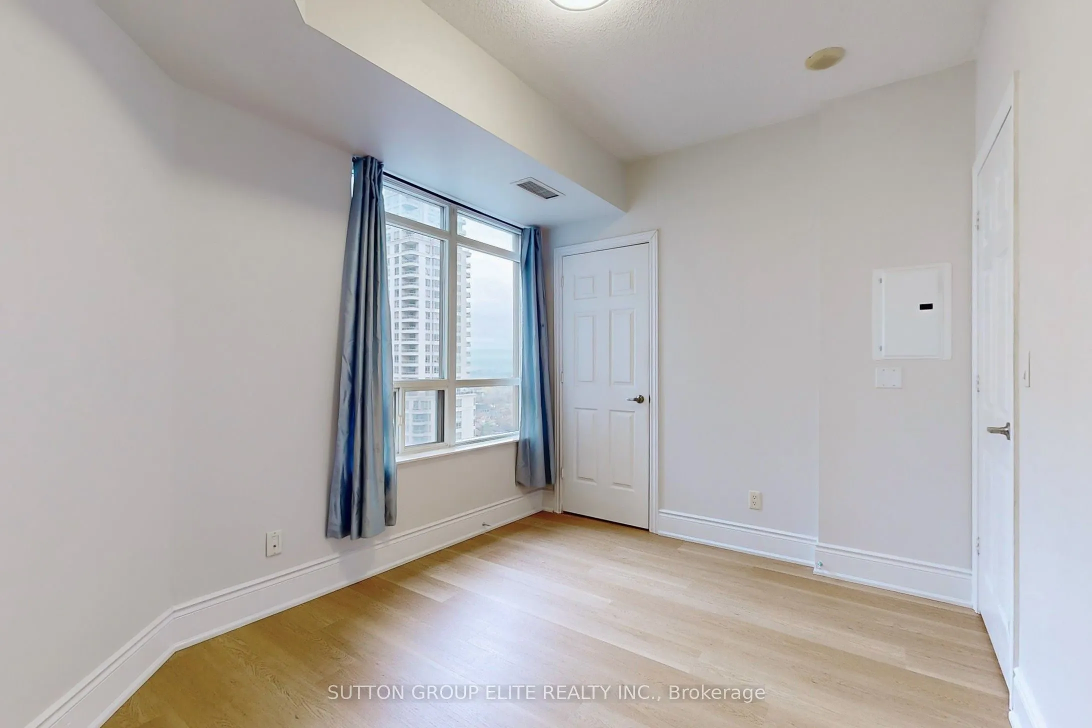 310 Burnhamthorpe Road W, #1511