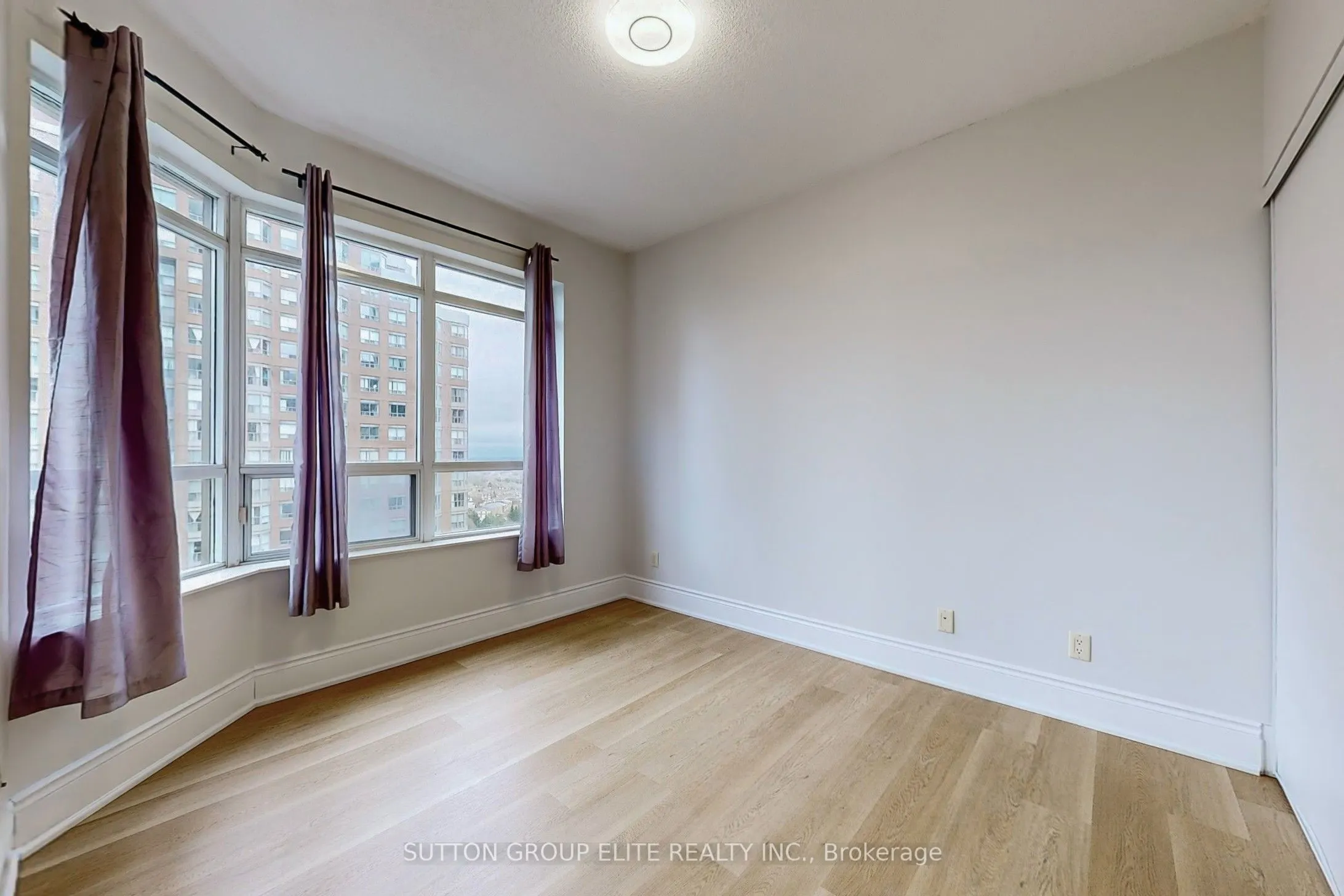 310 Burnhamthorpe Road W, #1511