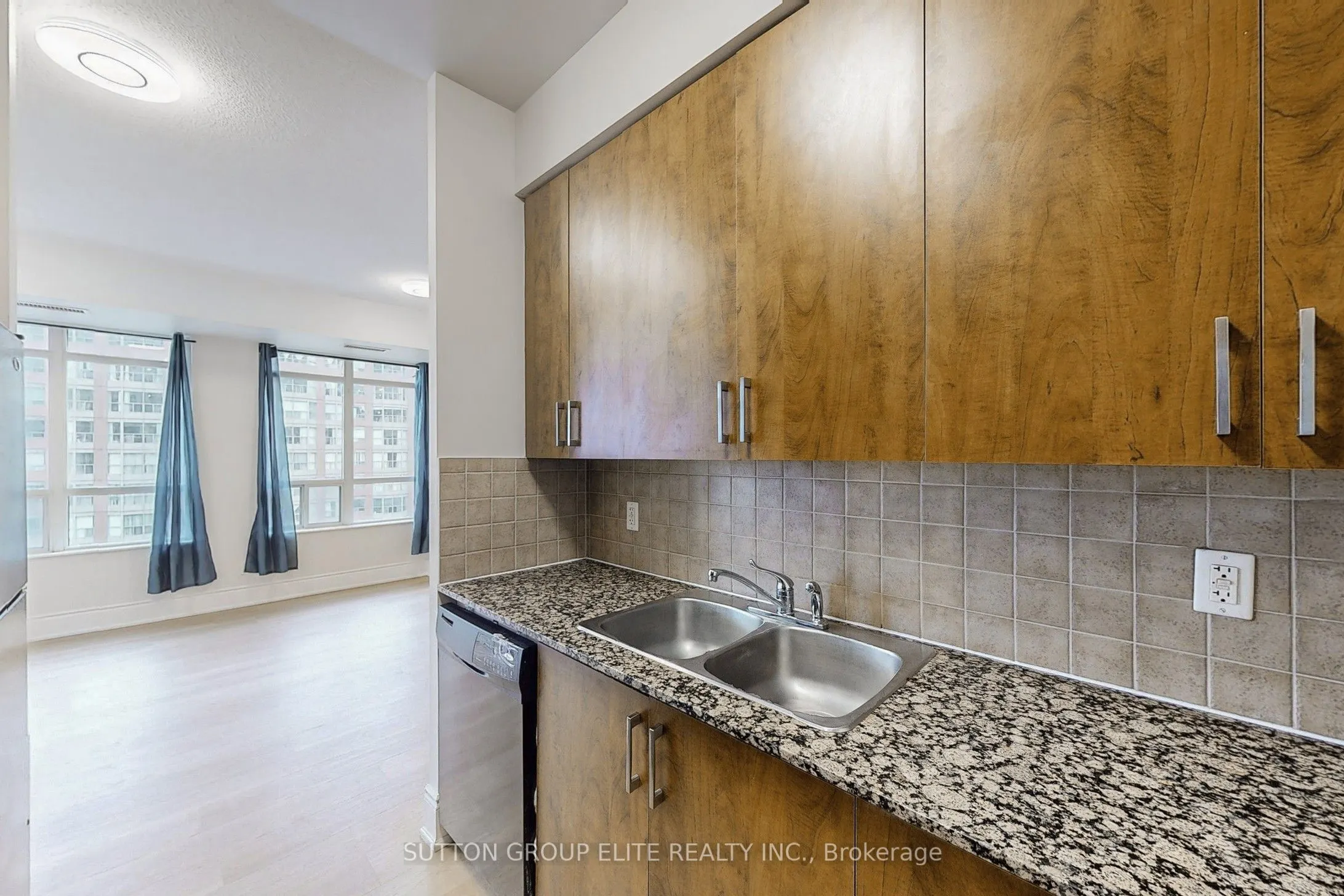 310 Burnhamthorpe Road W, #1511