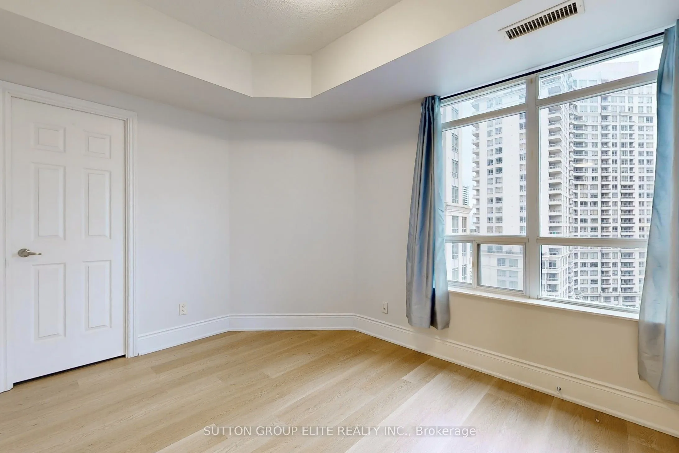 310 Burnhamthorpe Road W, #1511