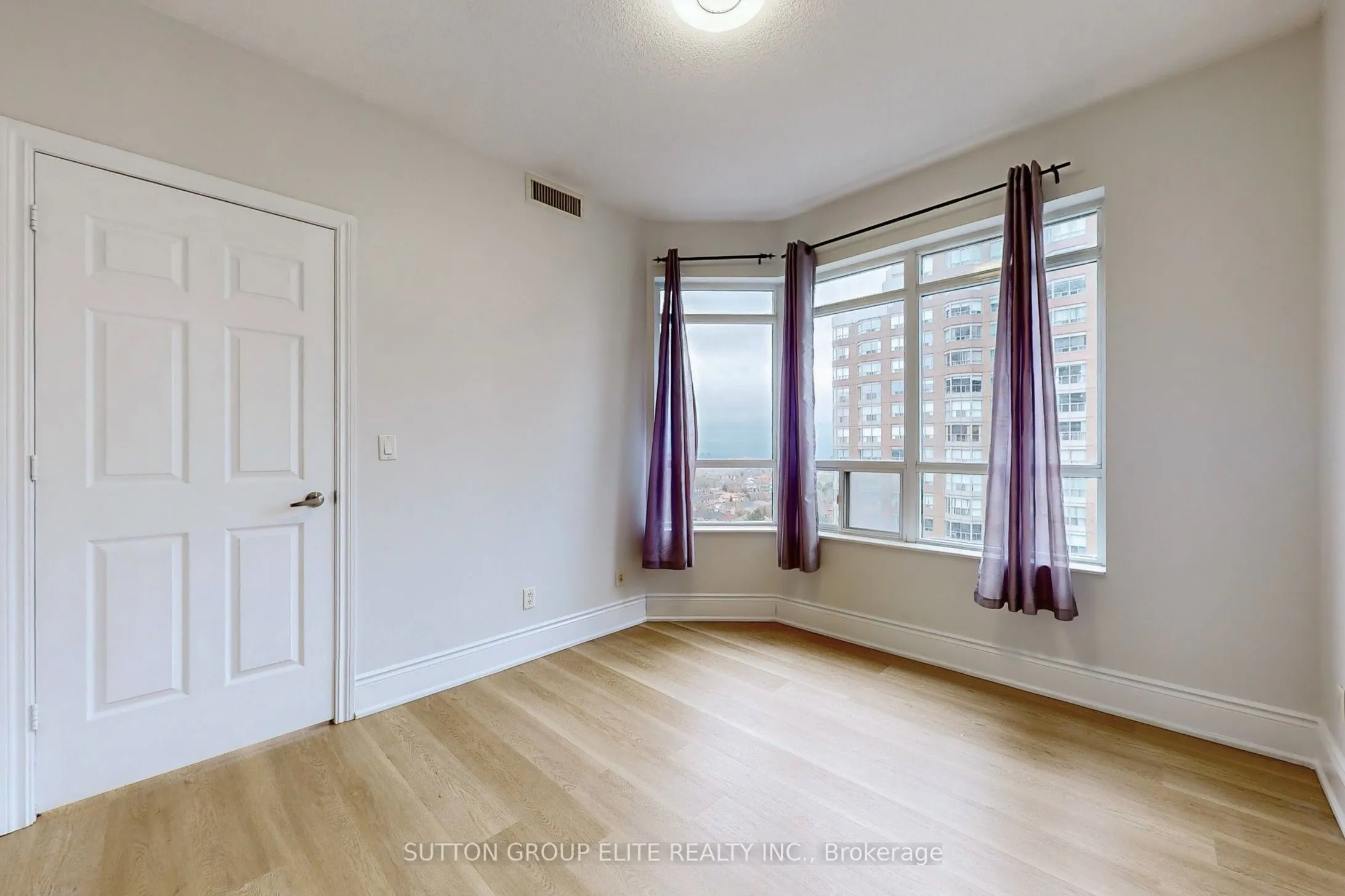 310 Burnhamthorpe Road W, #1511