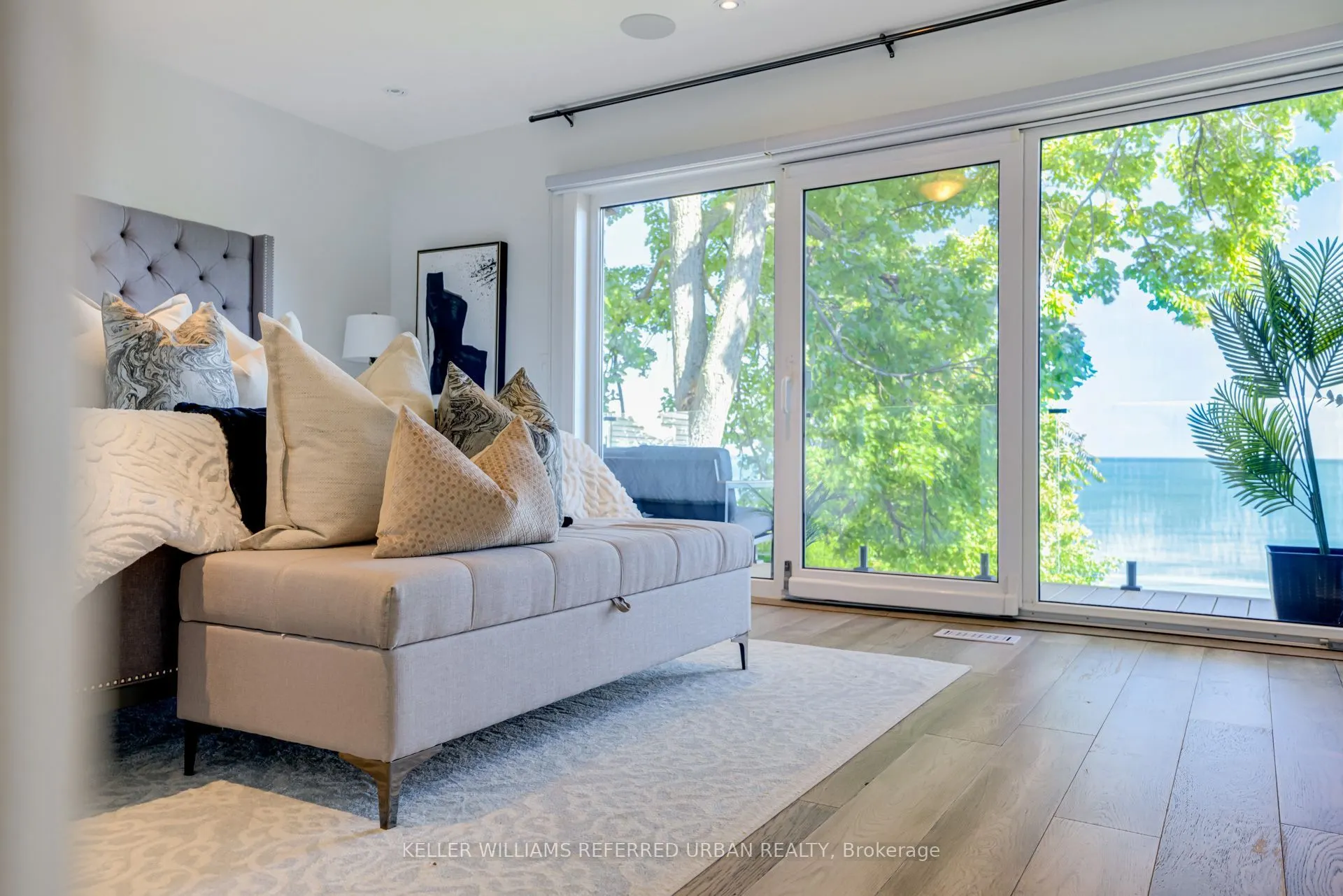 399 Lake Promenade