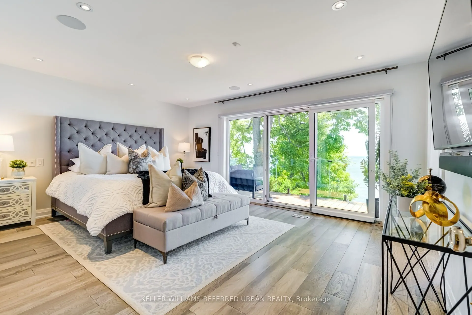 399 Lake Promenade