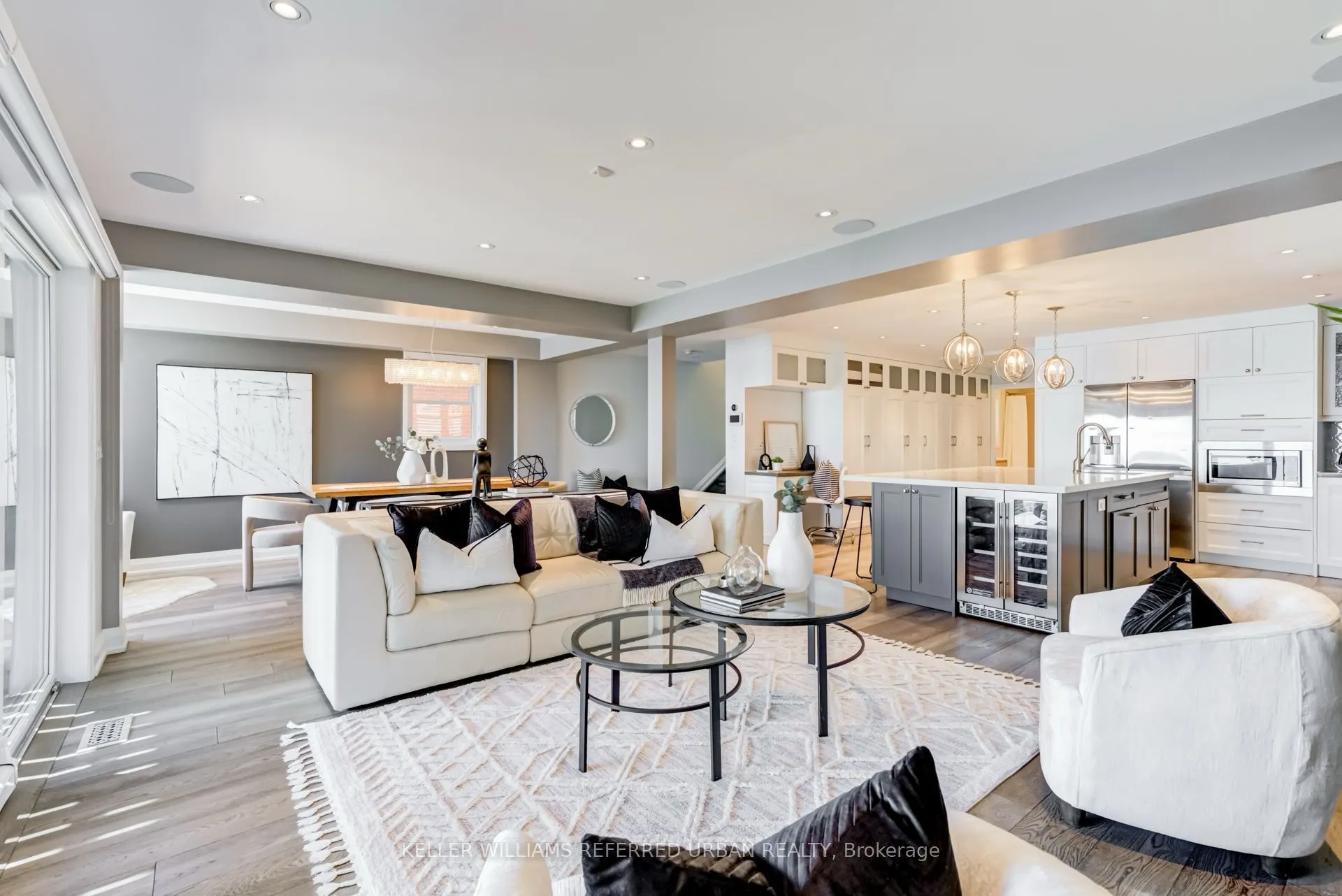 399 Lake Promenade