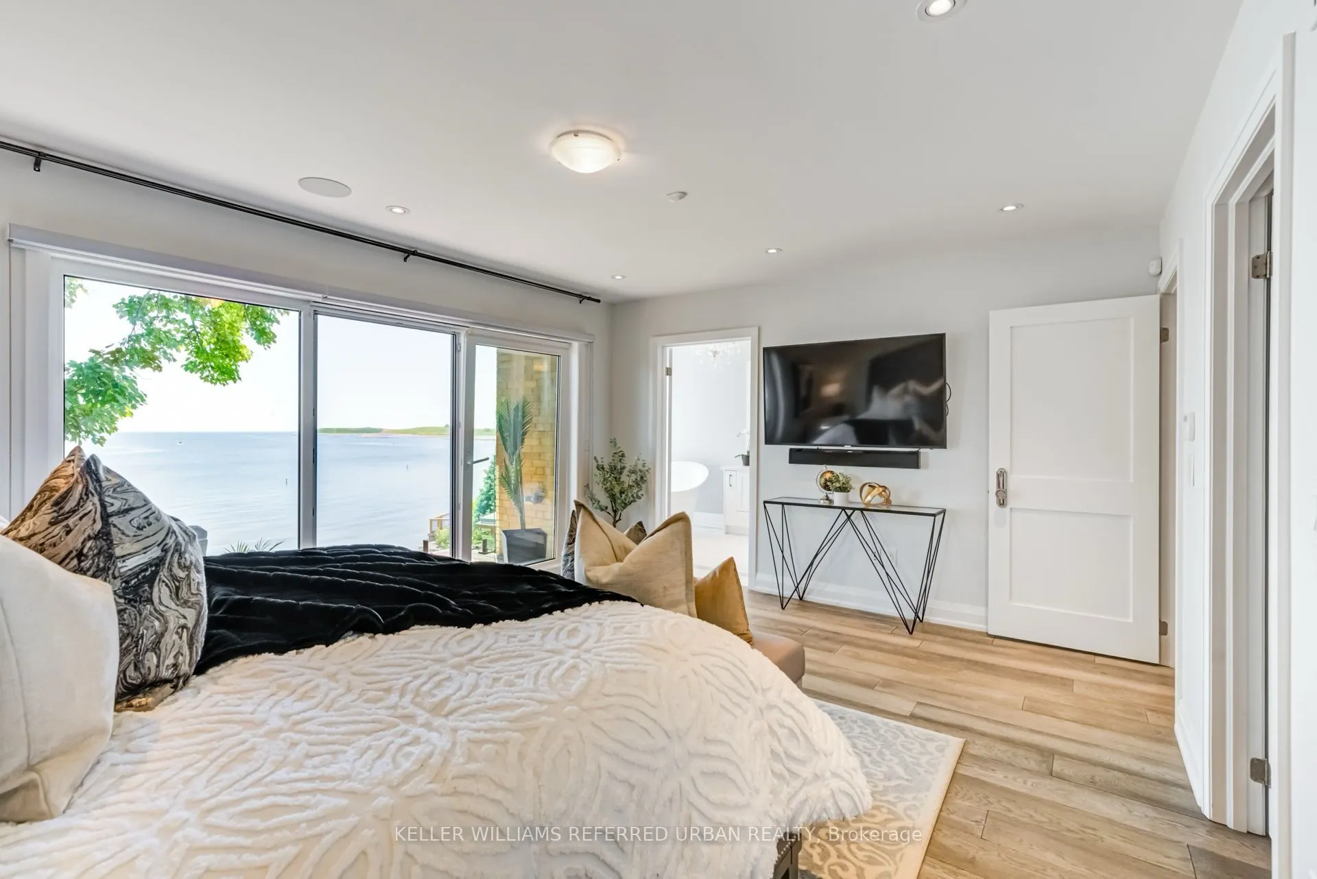 399 Lake Promenade