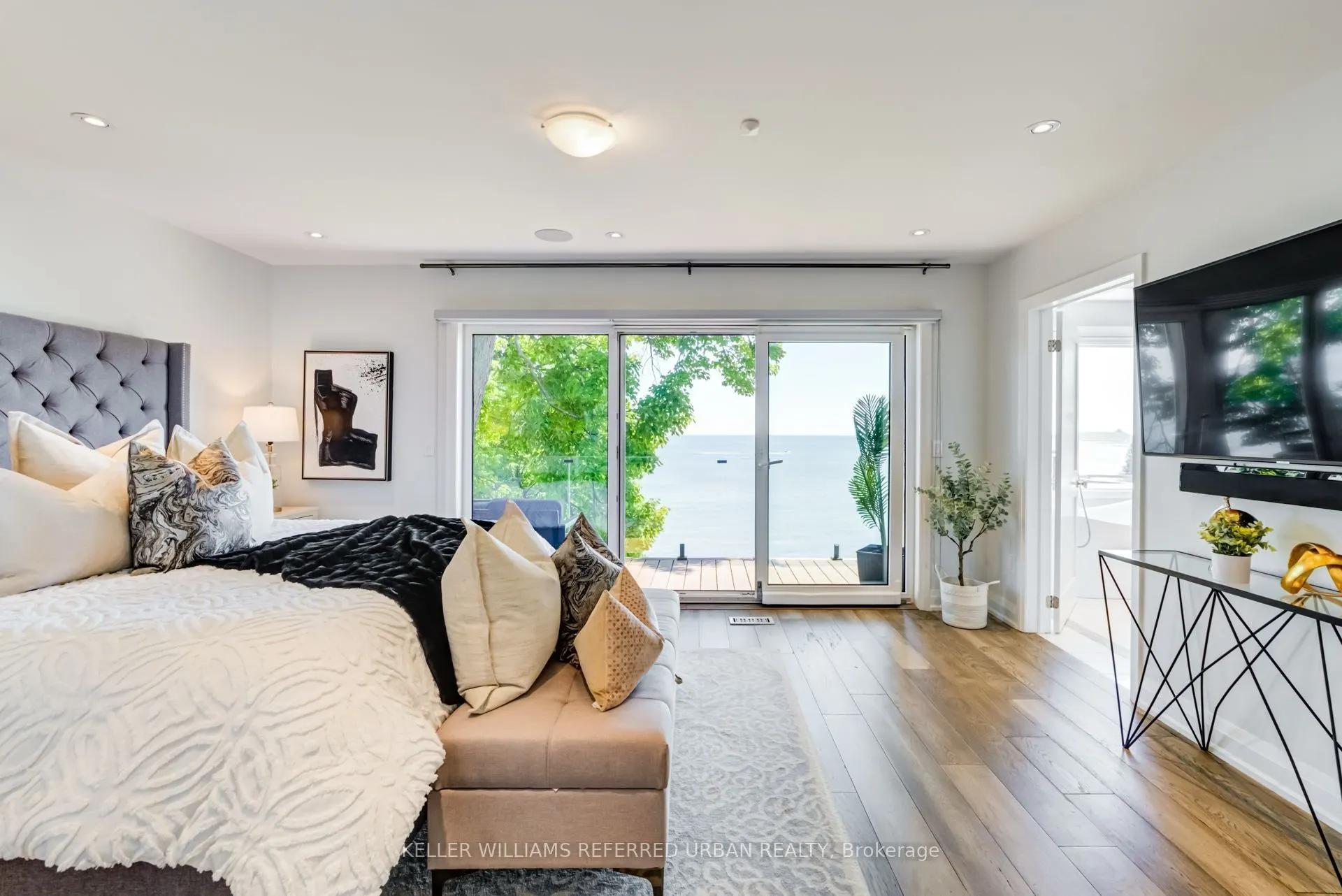 399 Lake Promenade