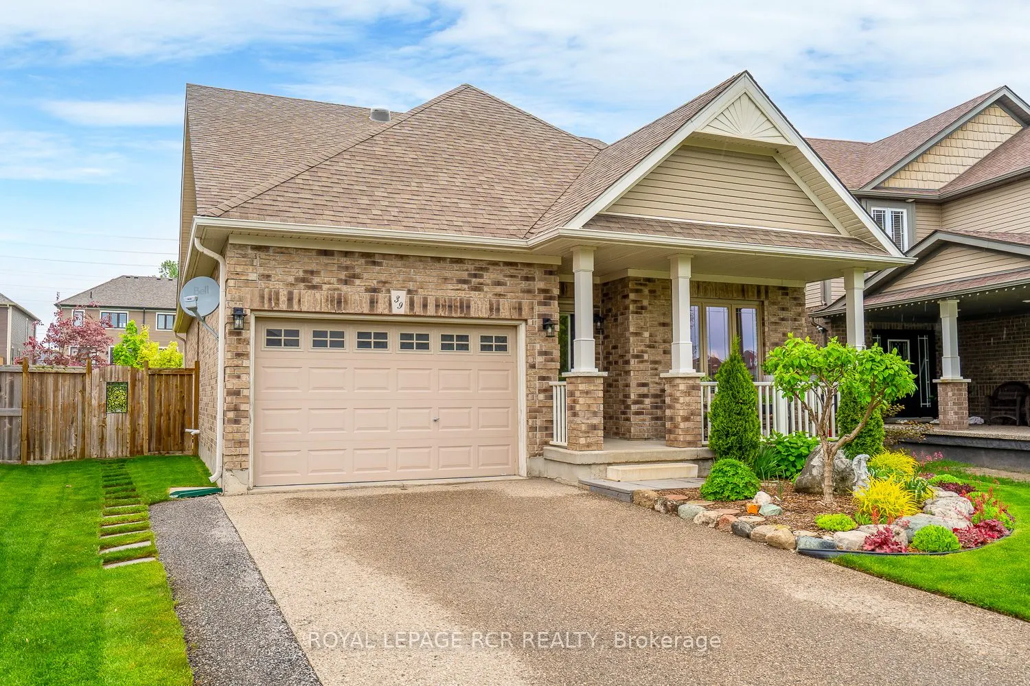 39 Dinnick Crescent