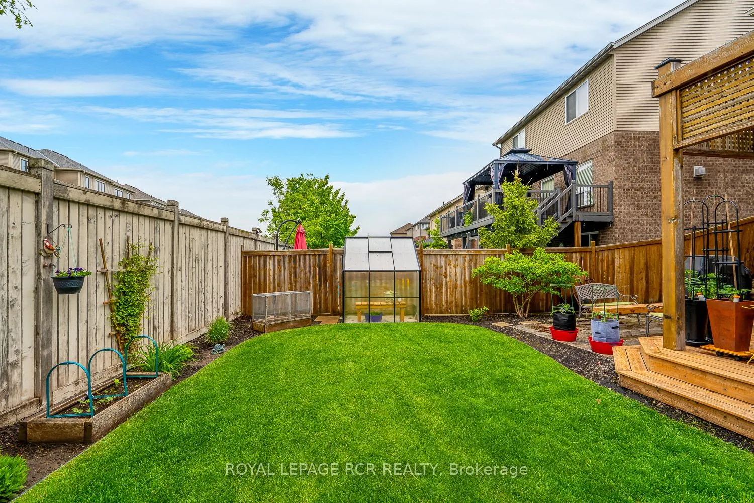 39 Dinnick Crescent