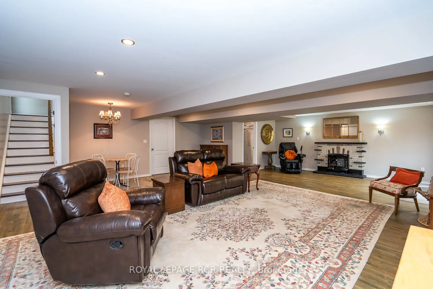 39 Dinnick Crescent