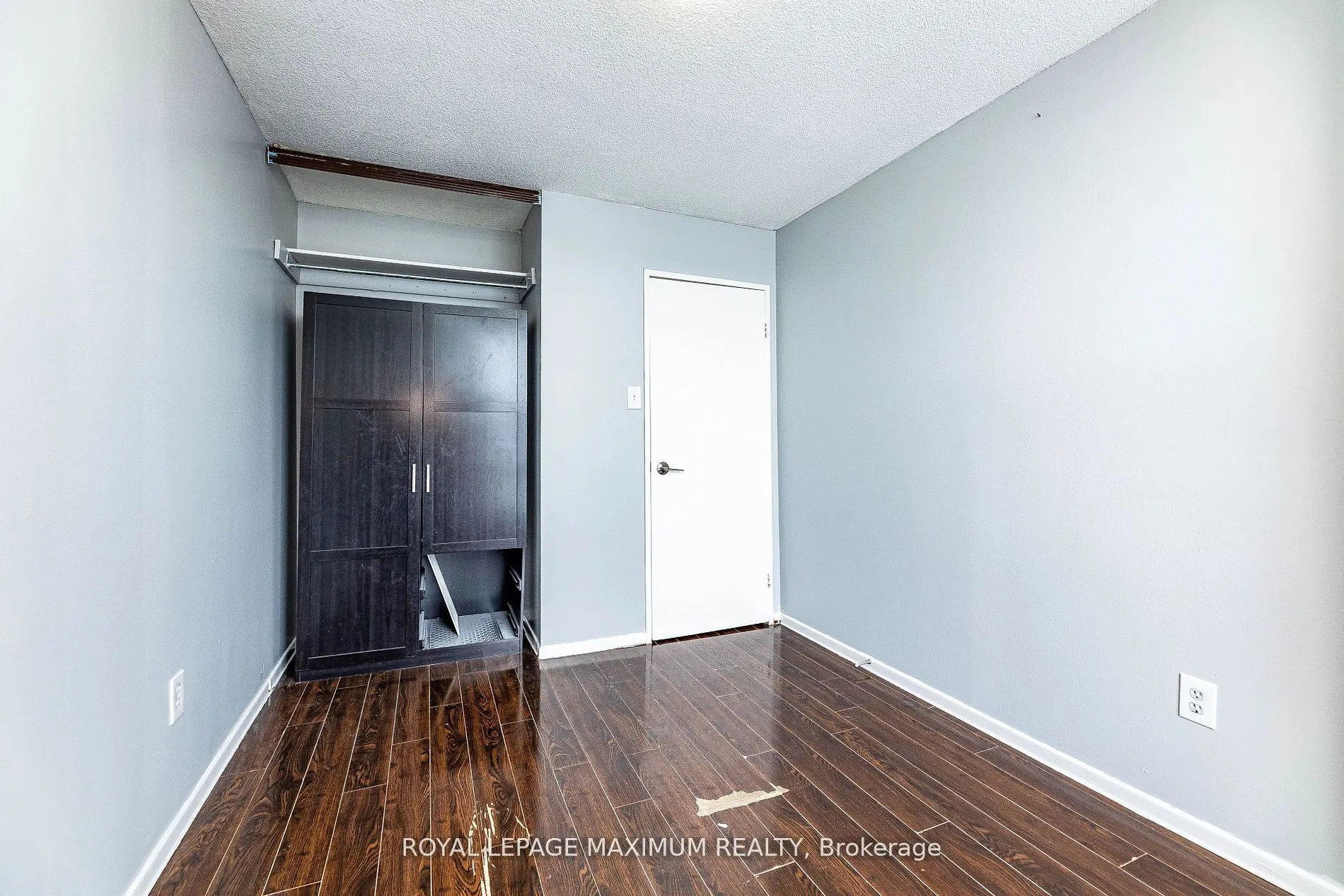 15 Kensington Road, #1912