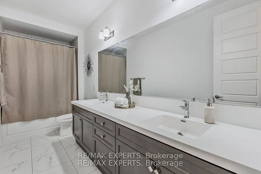 1411 Lobelia Crescent