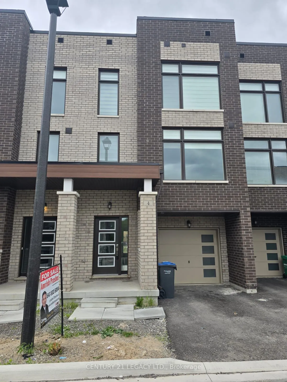4 Queenpost Drive