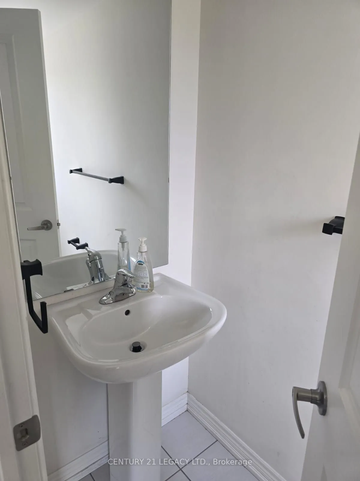 4 Queenpost Drive