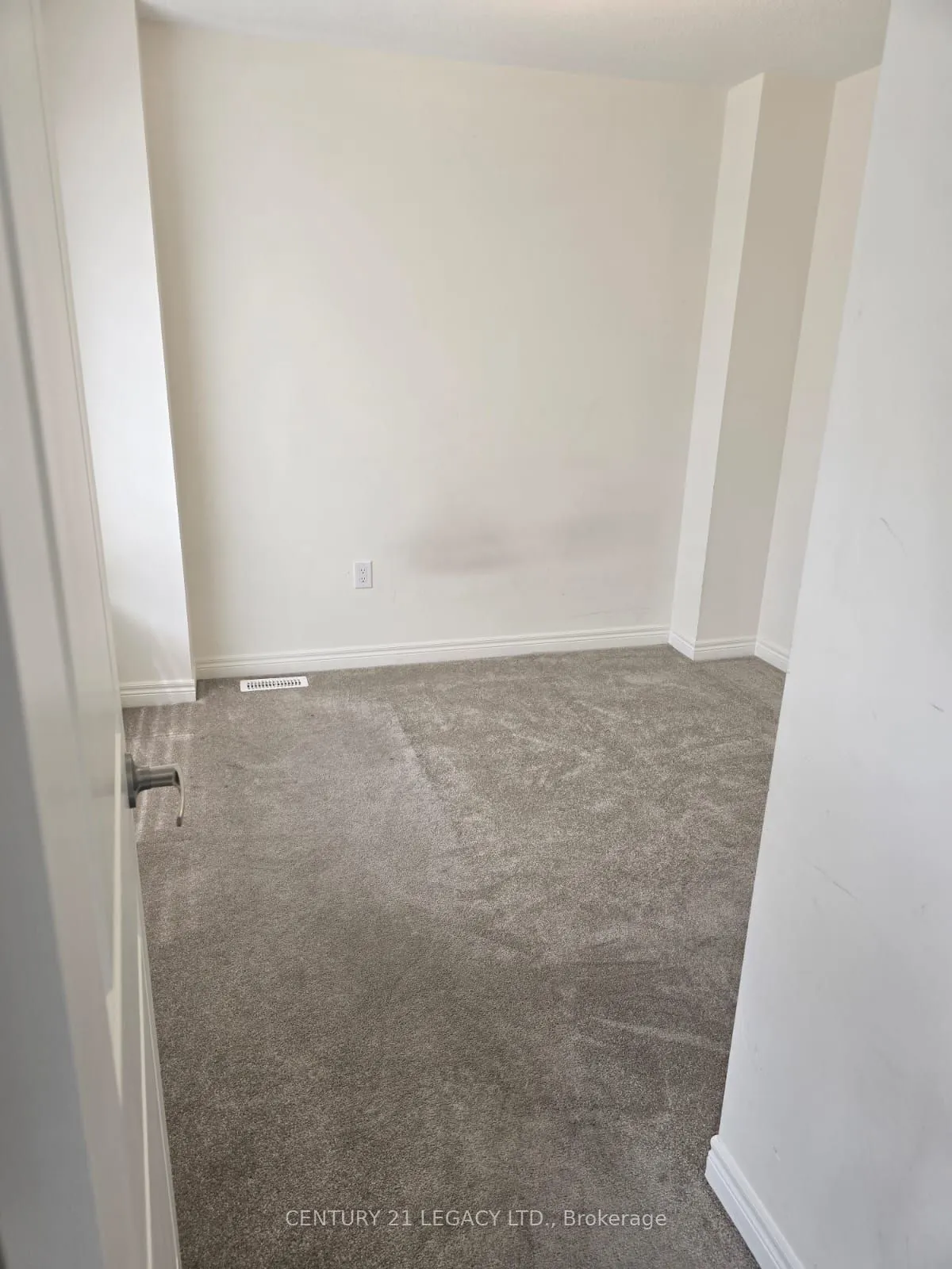 4 Queenpost Drive