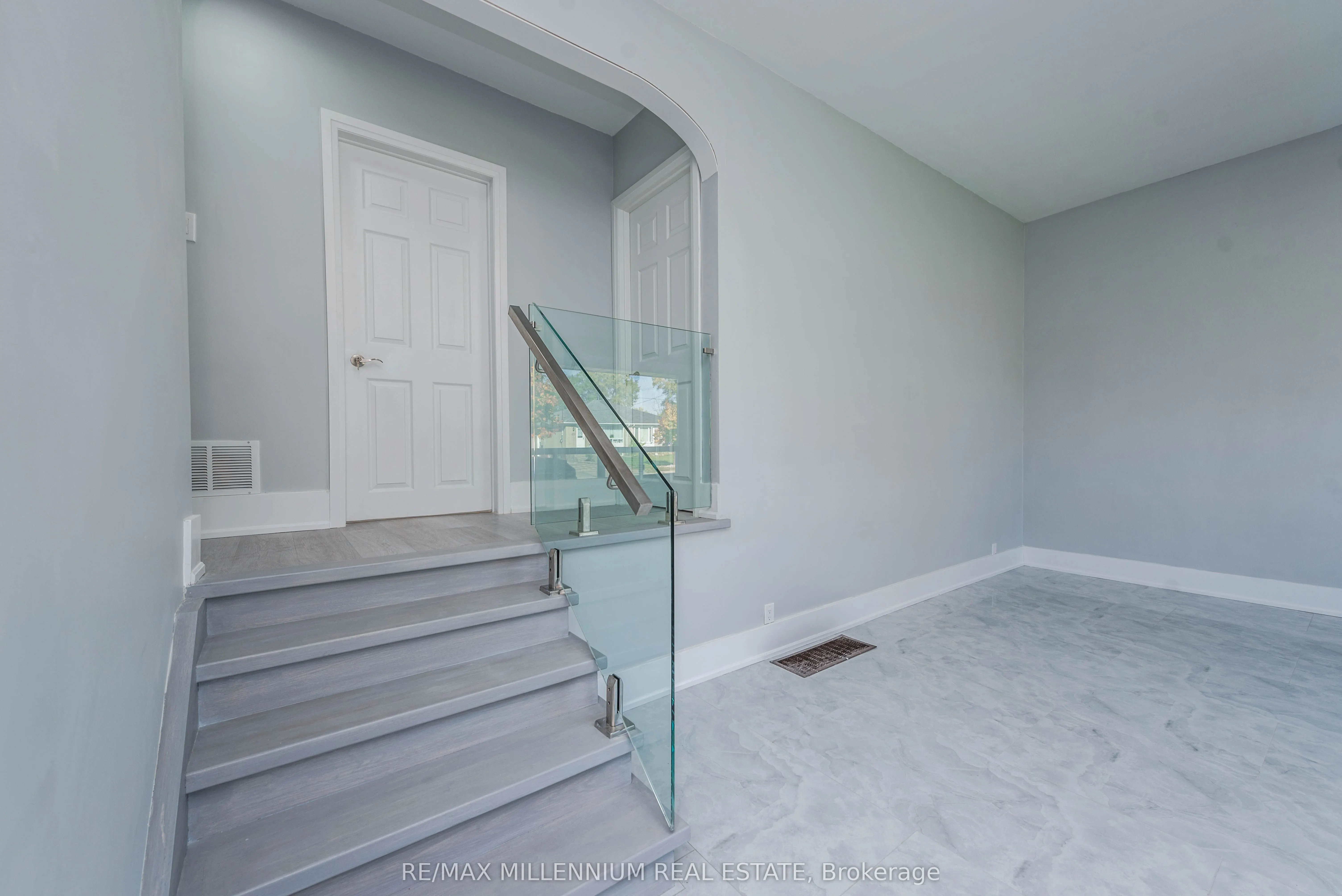 76 Raylawn Crescent
