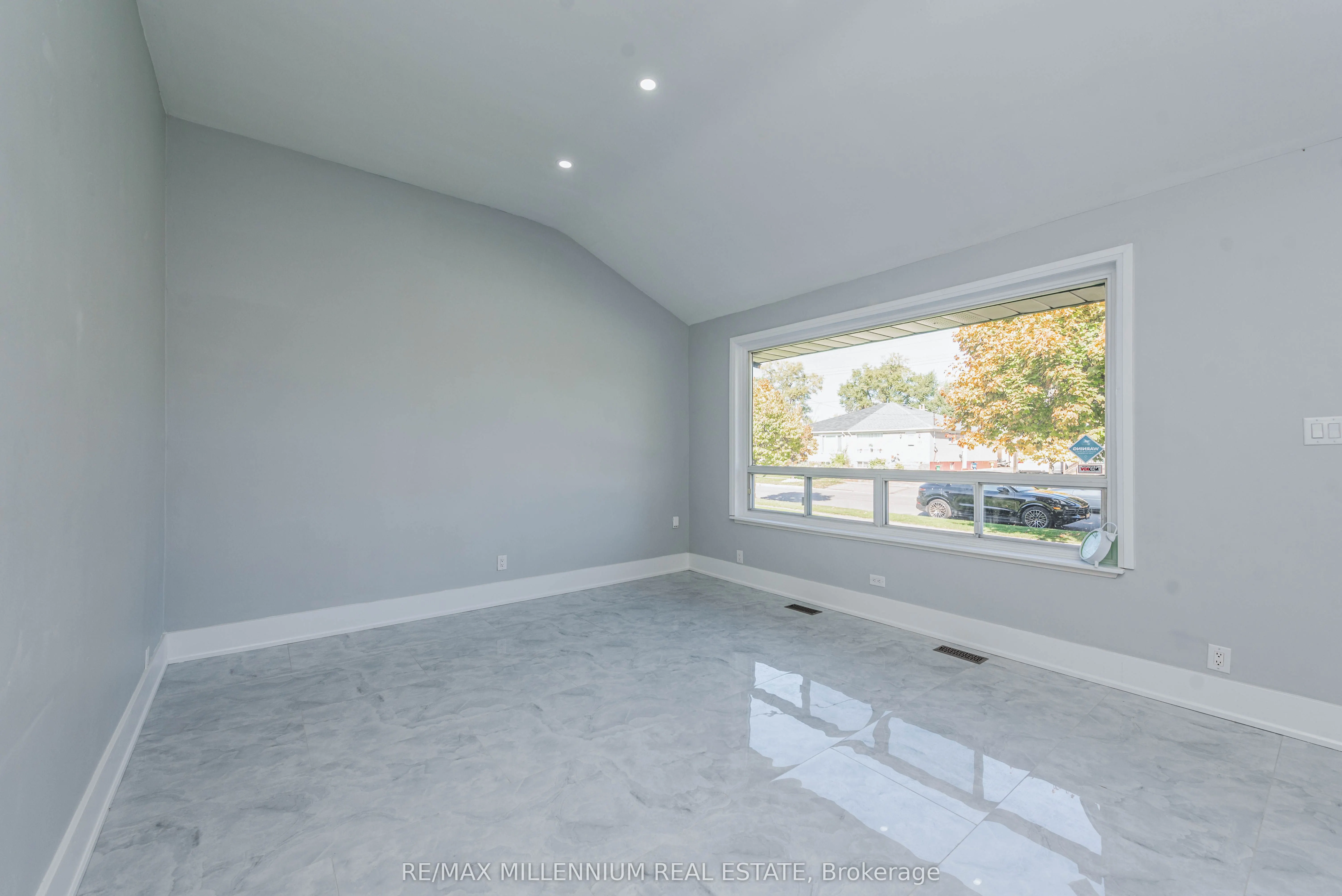 76 Raylawn Crescent