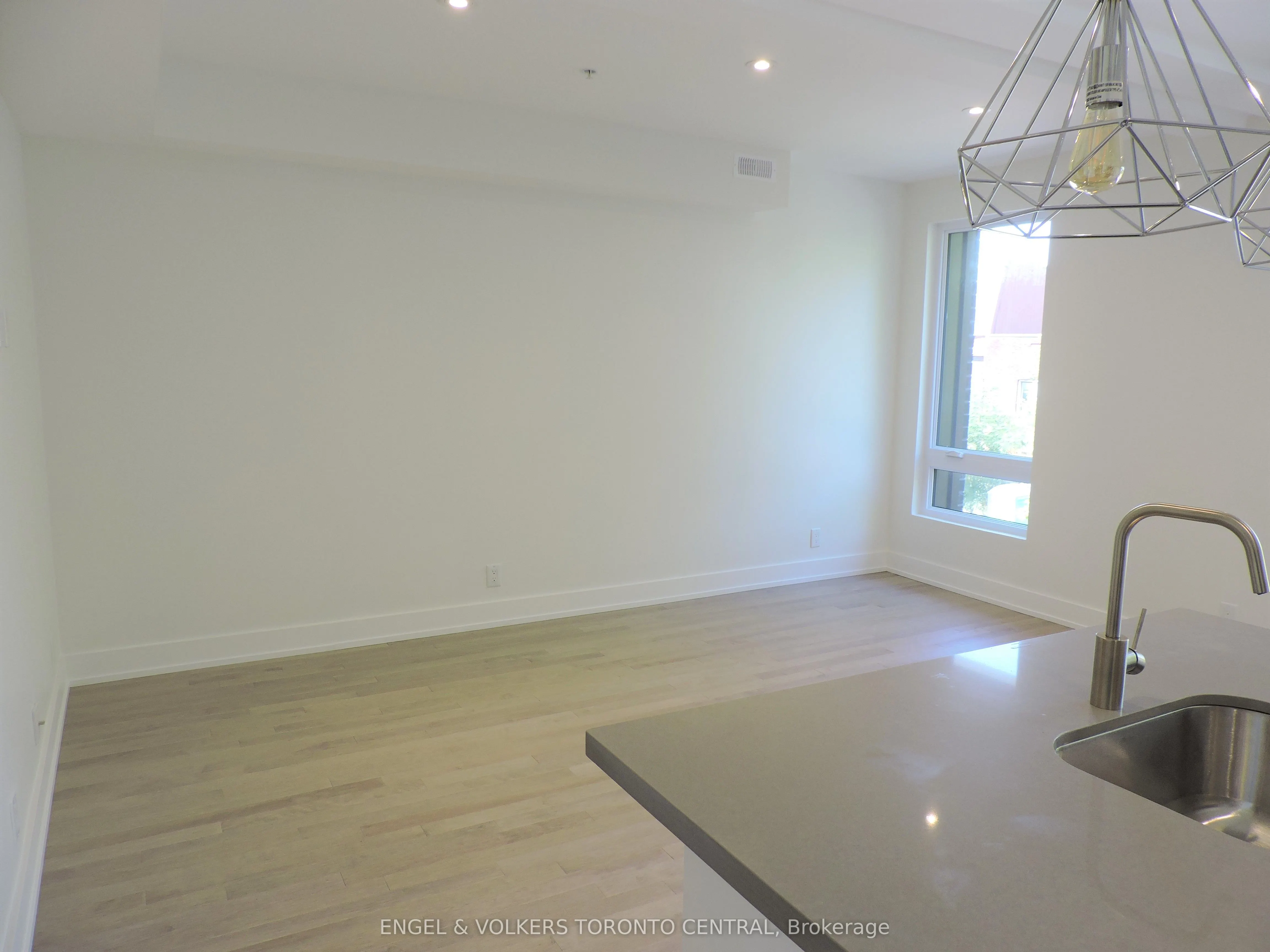 1555 Bloor Street W, #4