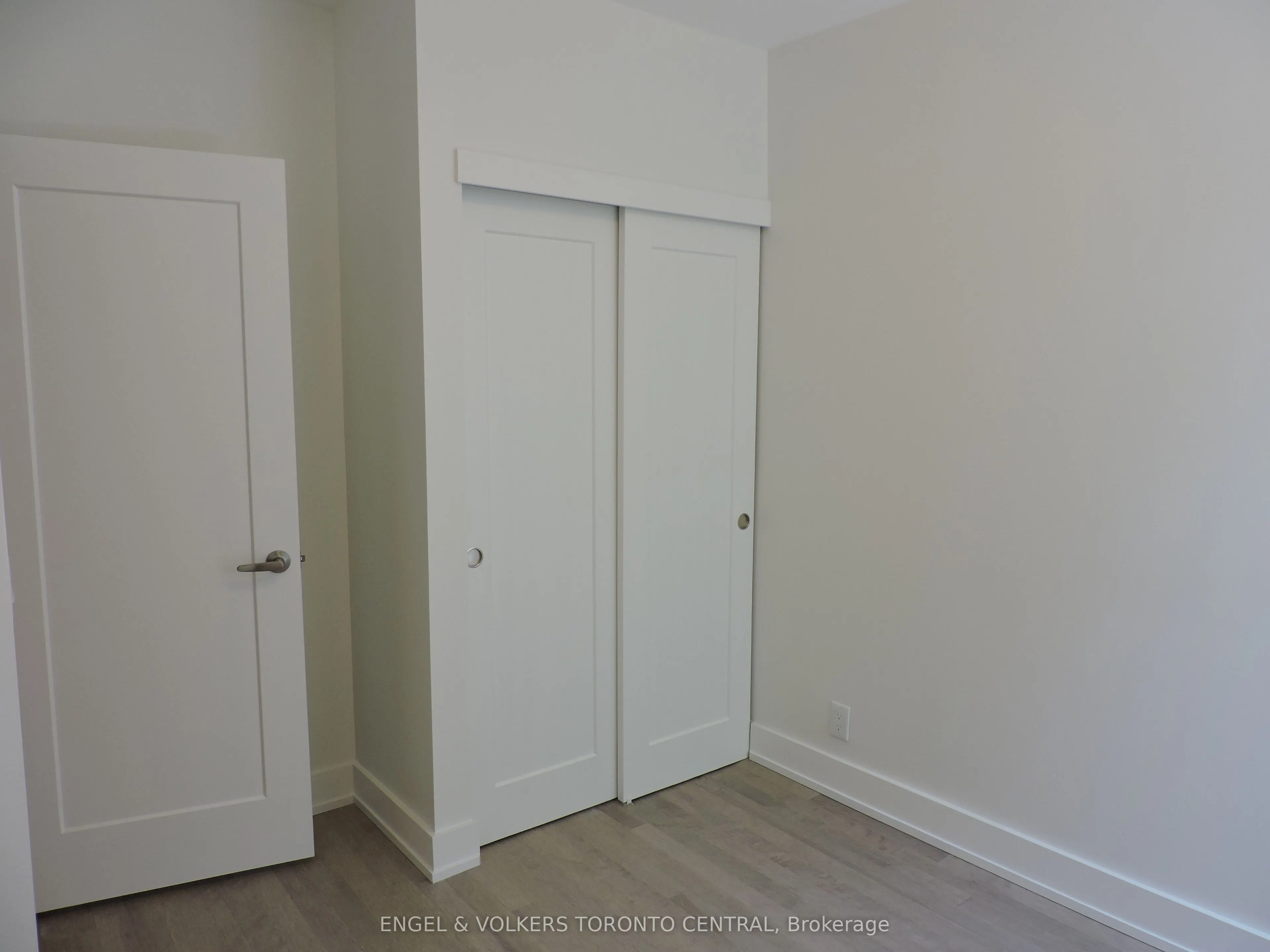 1555 Bloor Street W, #4