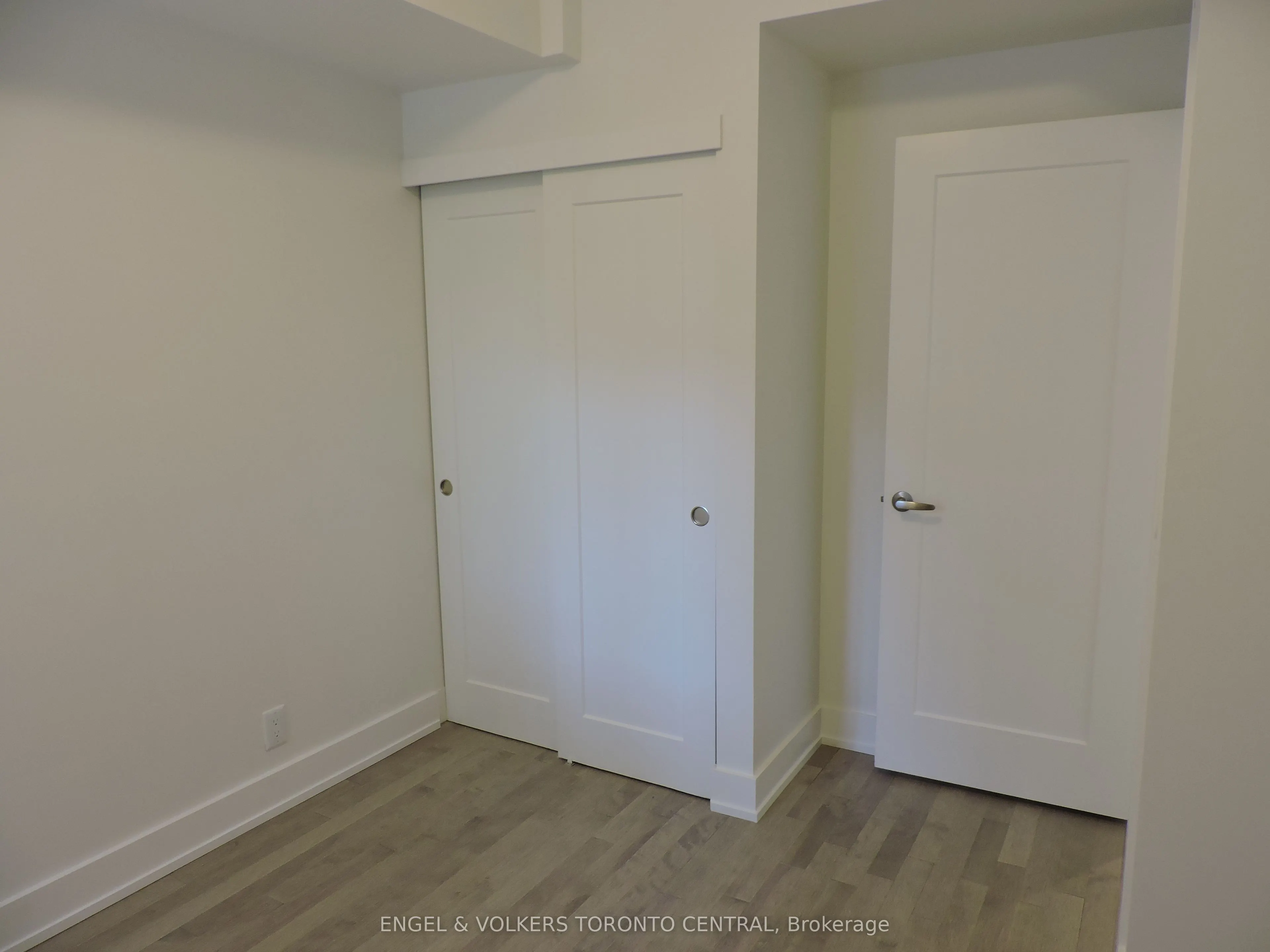 1555 Bloor Street W, #4