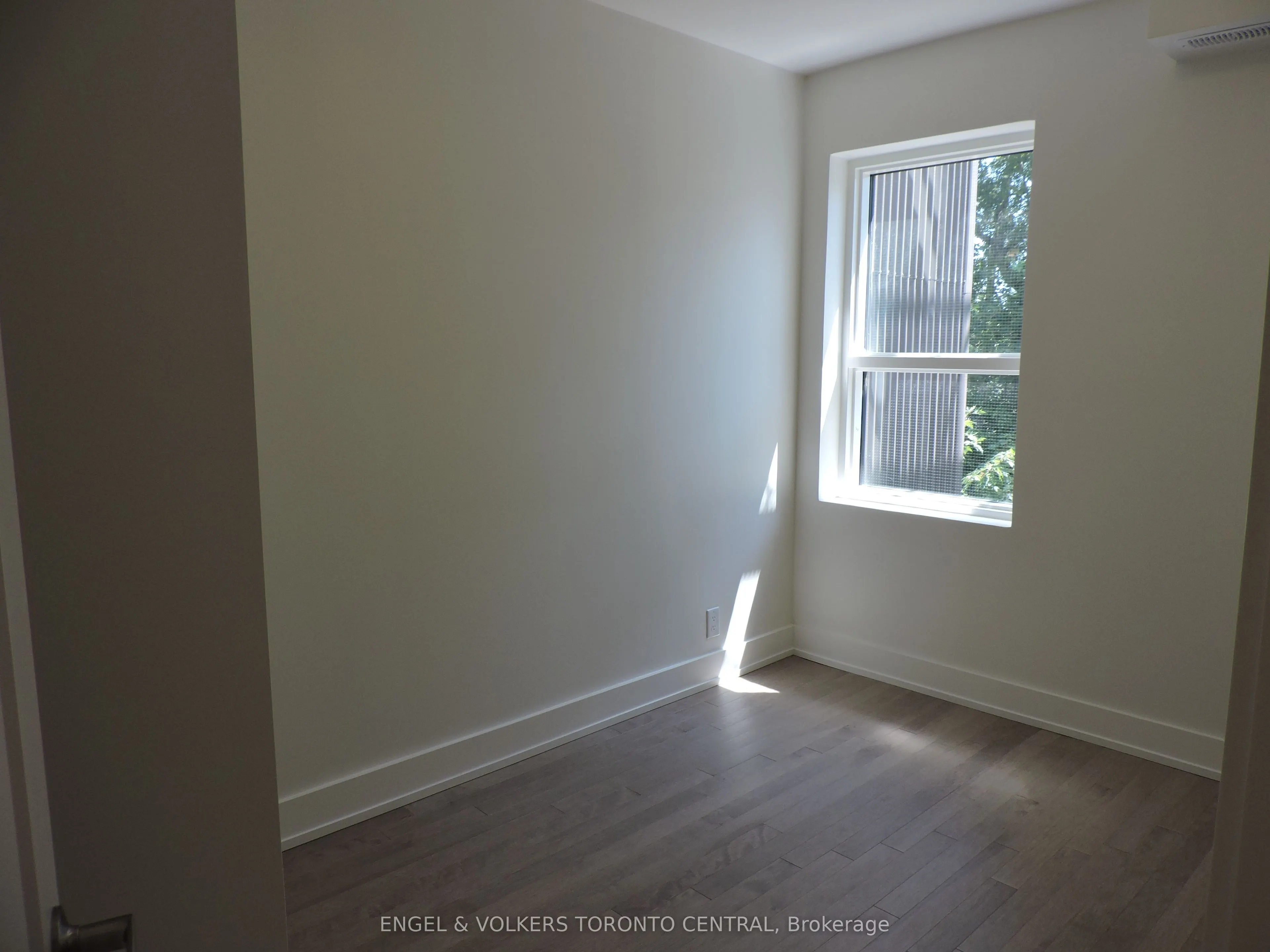 1555 Bloor Street W, #4