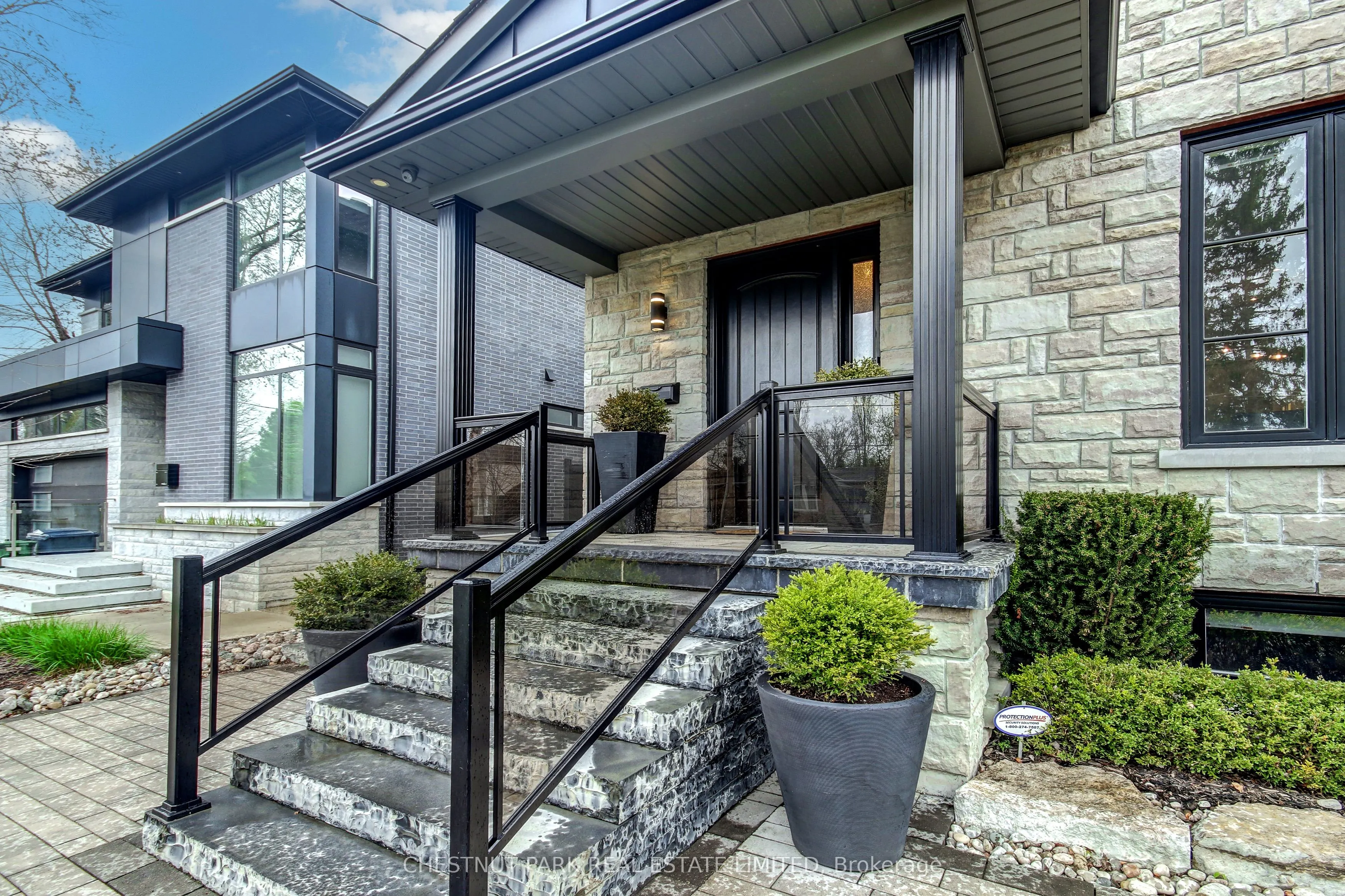 22 Lesmar Drive