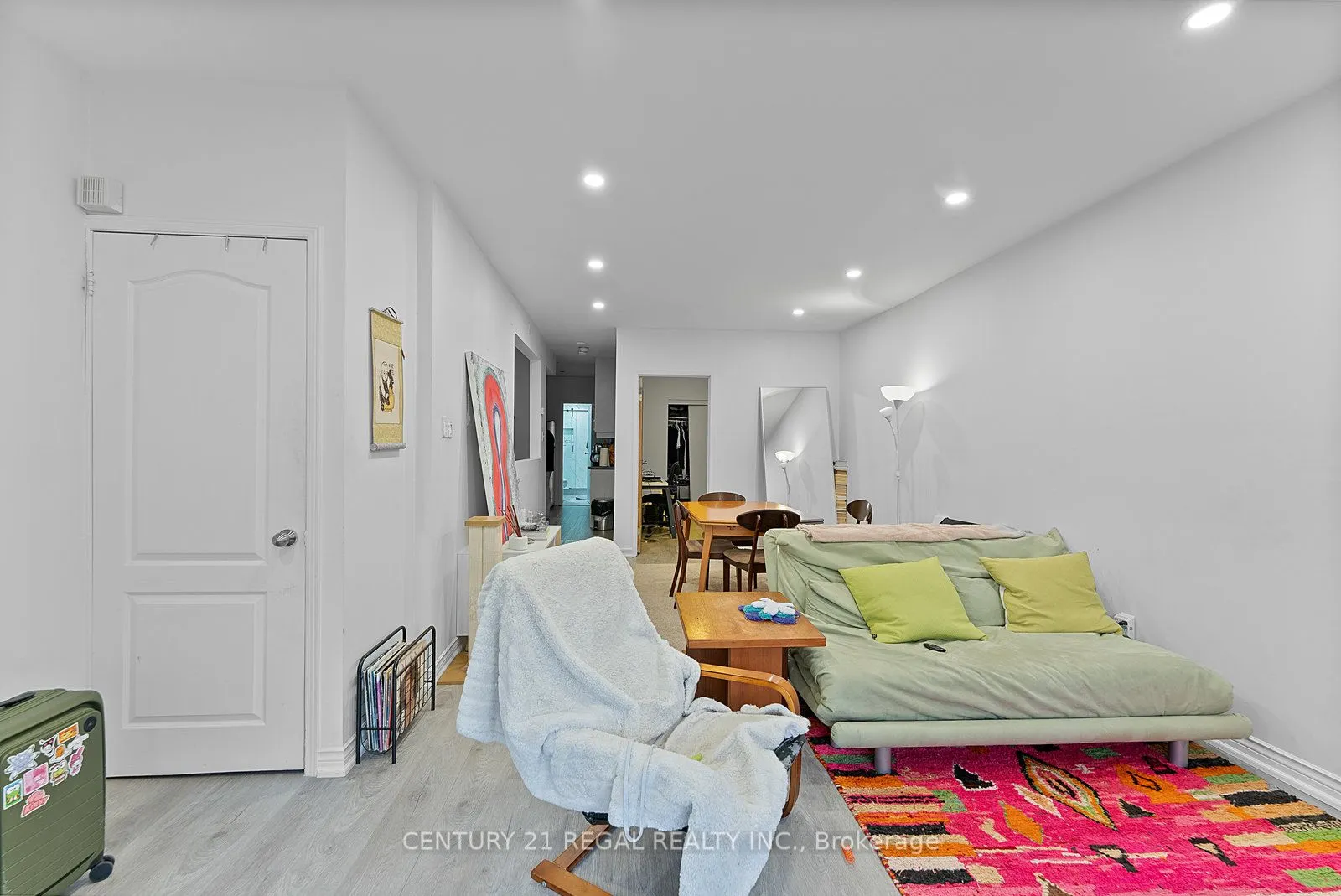 1664 Queen Street W