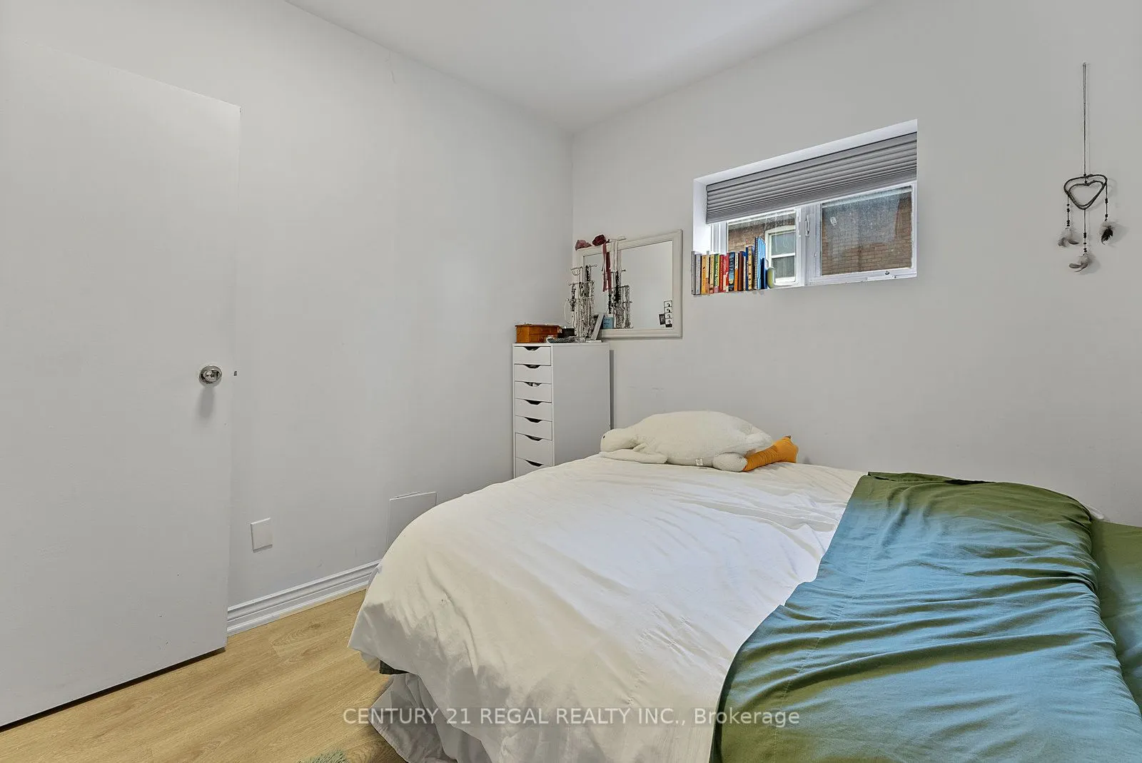 1664 Queen Street W