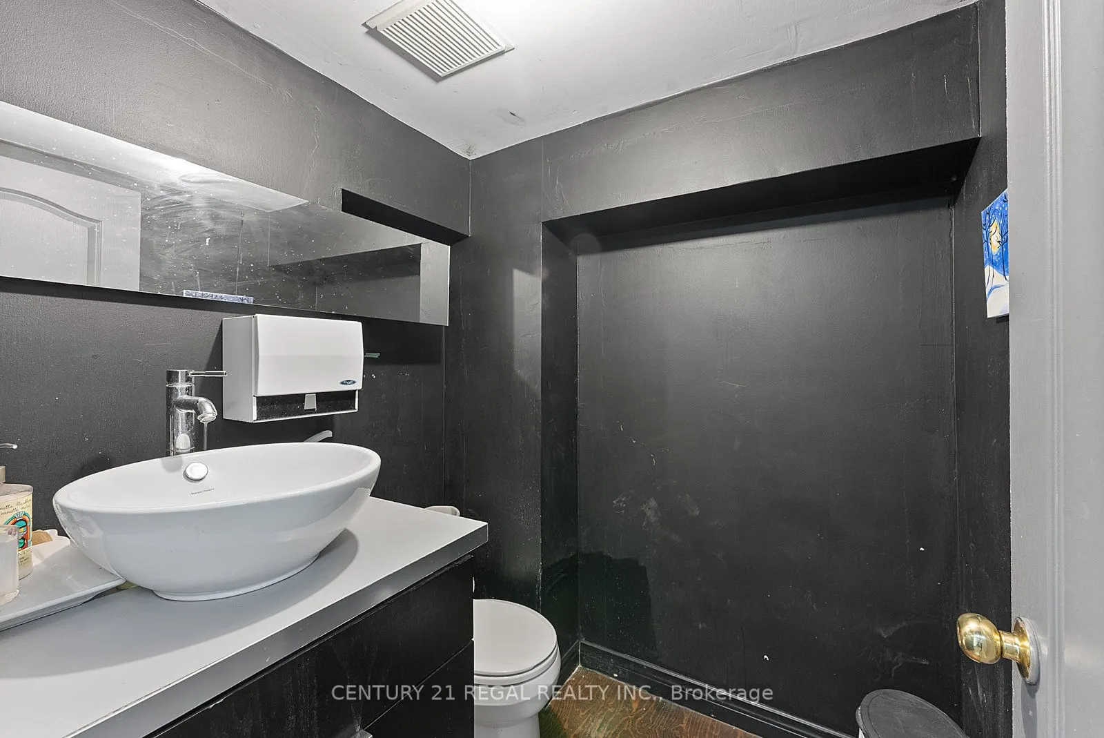 1664 Queen Street W