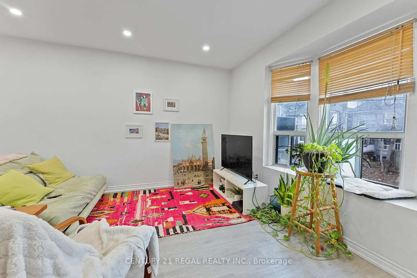 1664 Queen Street W