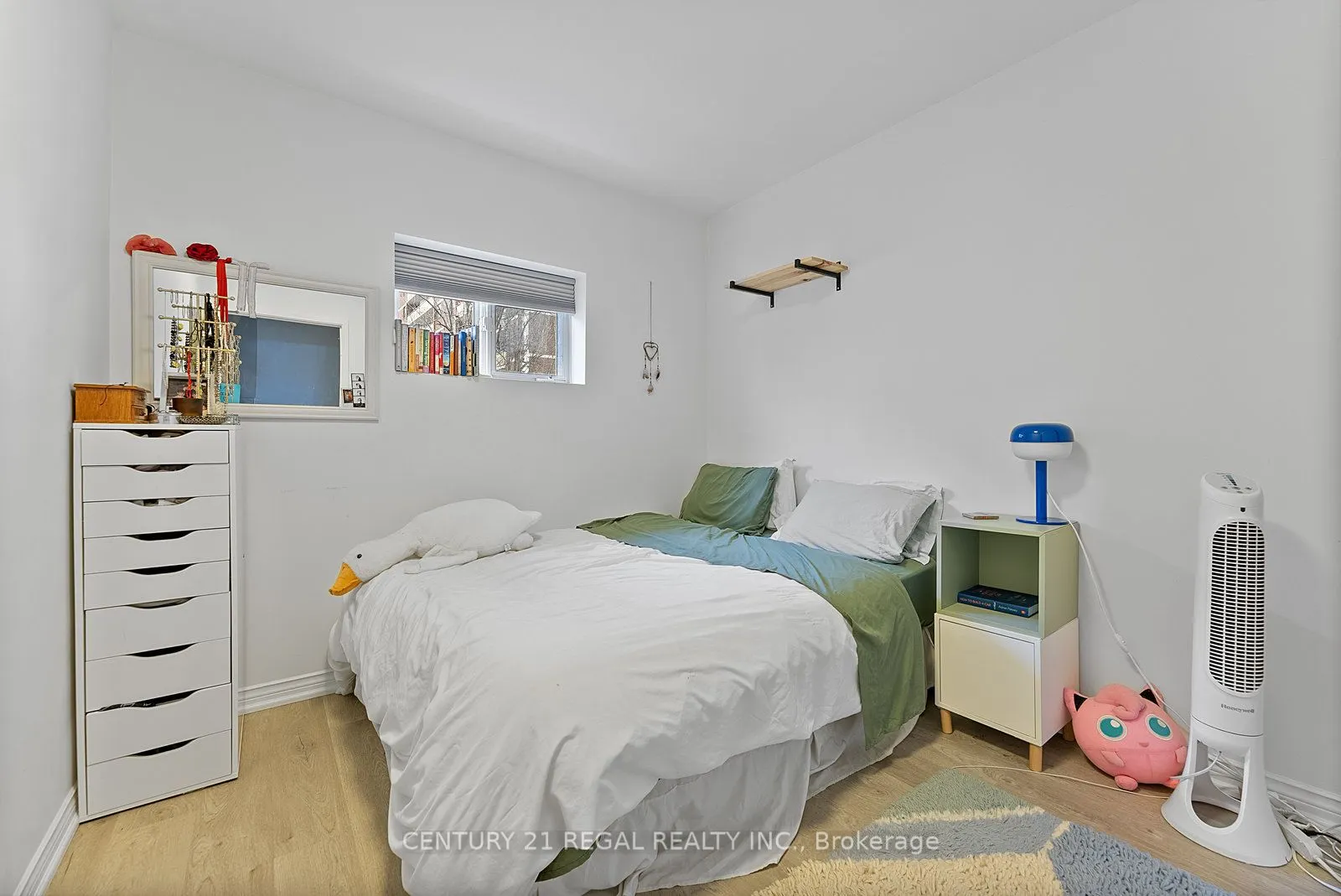 1664 Queen Street W