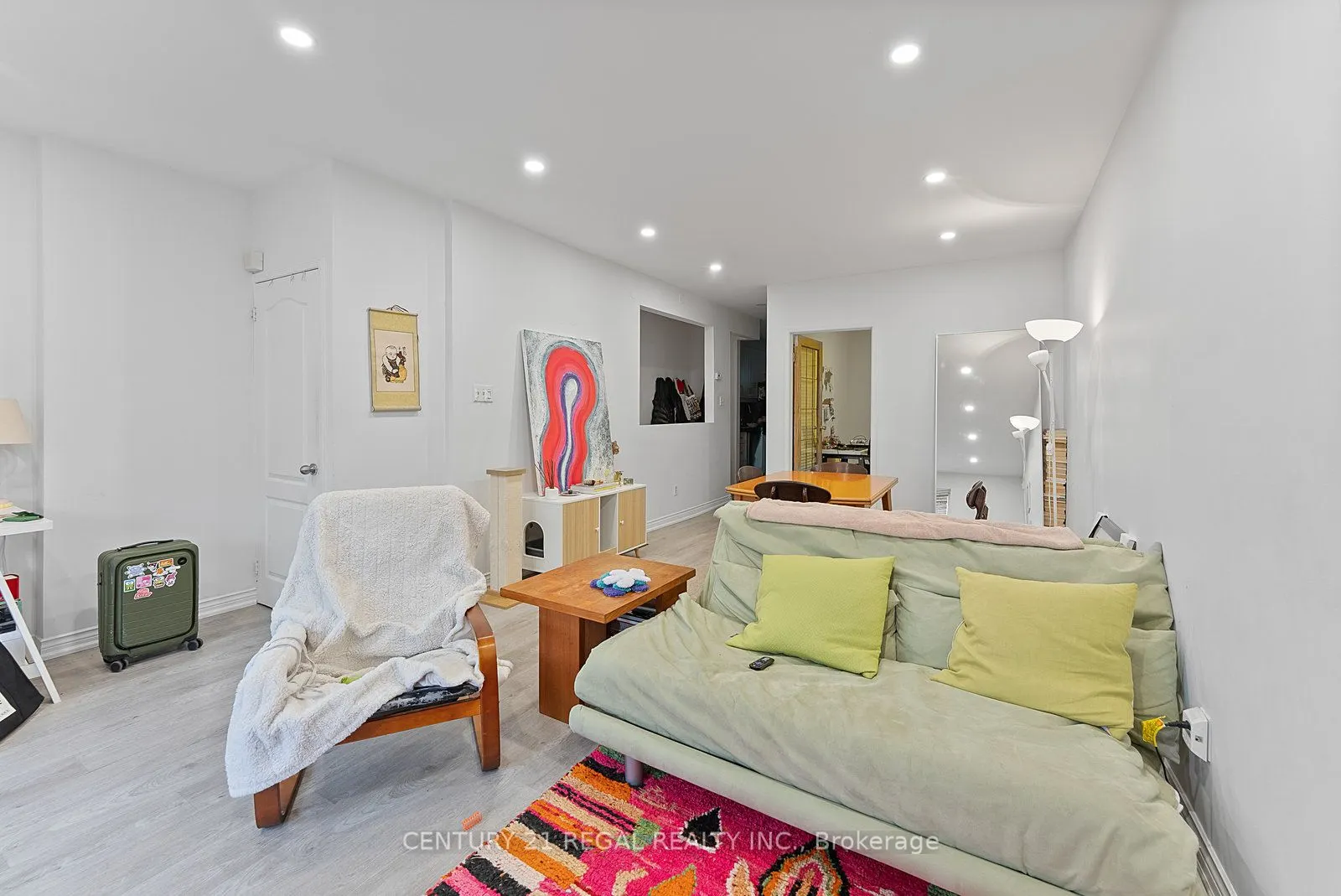1664 Queen Street W