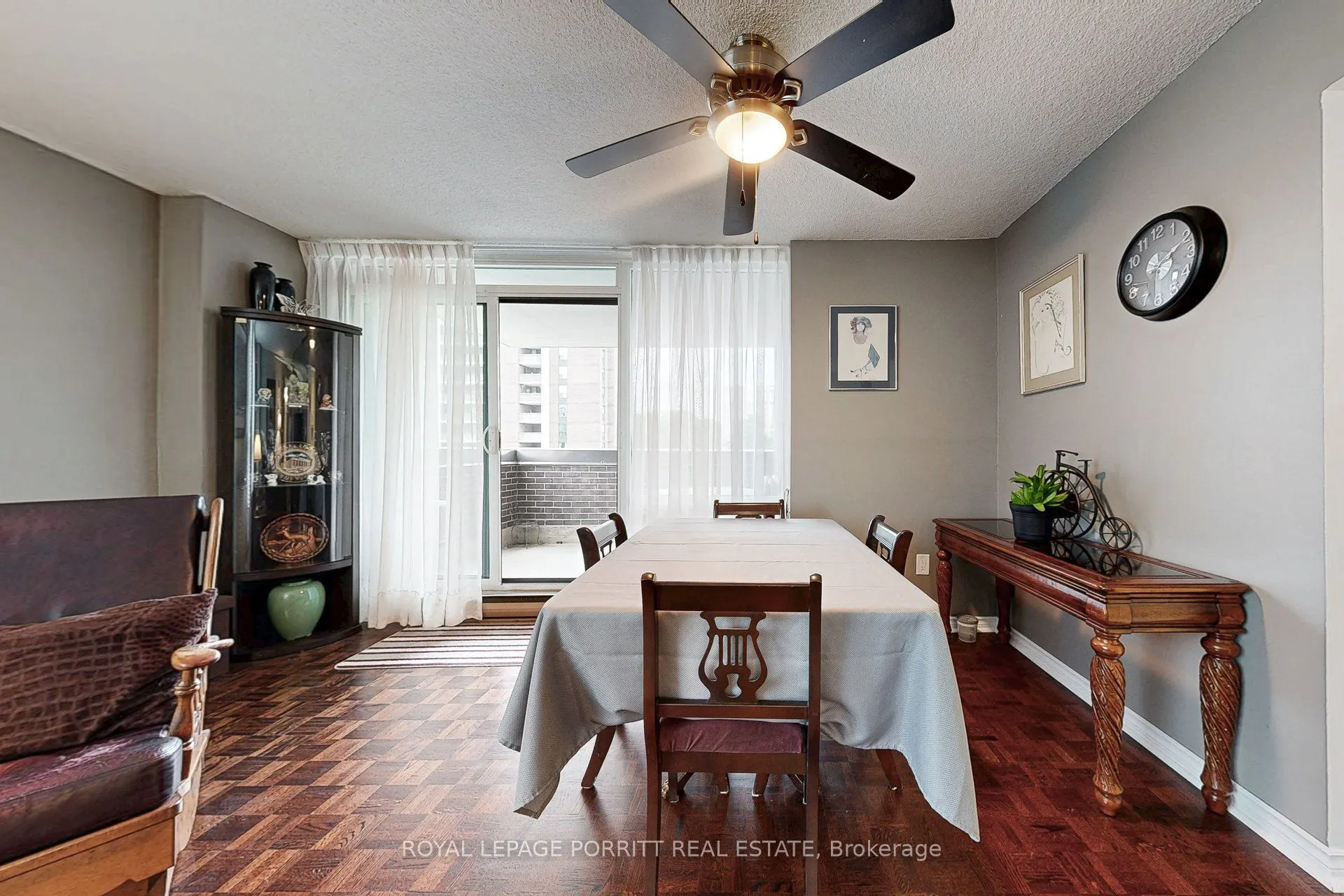 1535 Lakeshore Road E, #201