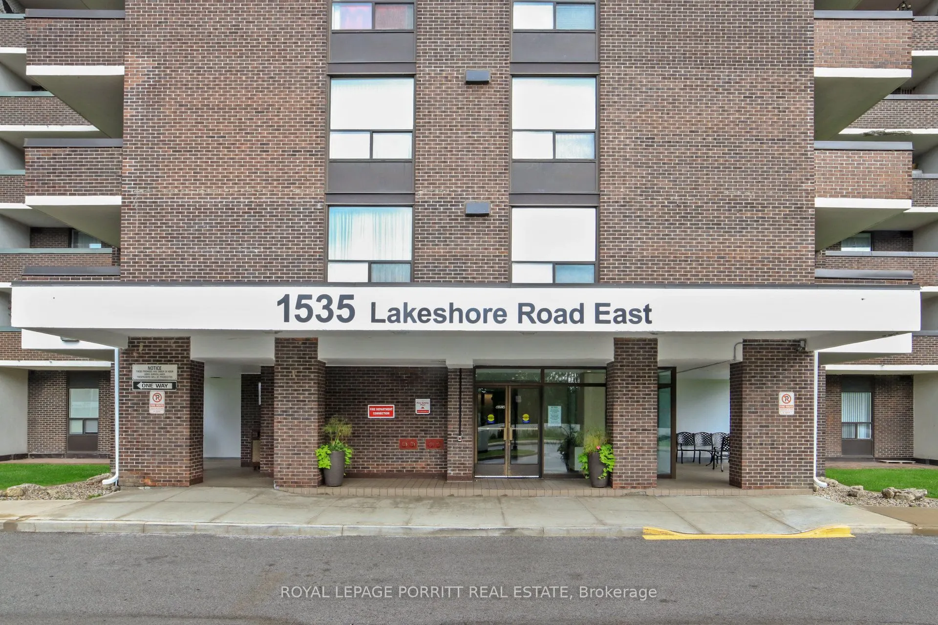 1535 Lakeshore Road E, #201