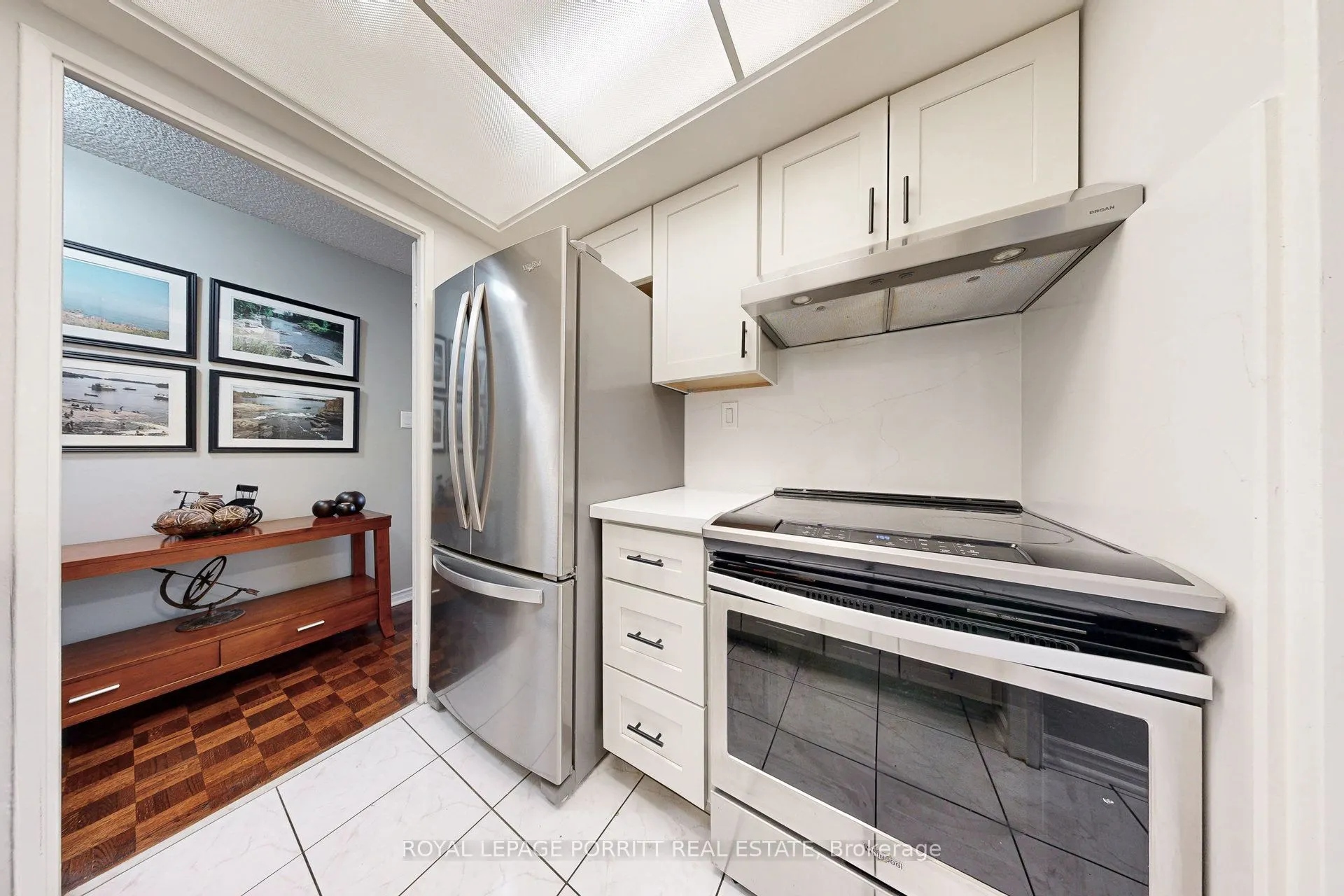 1535 Lakeshore Road E, #201