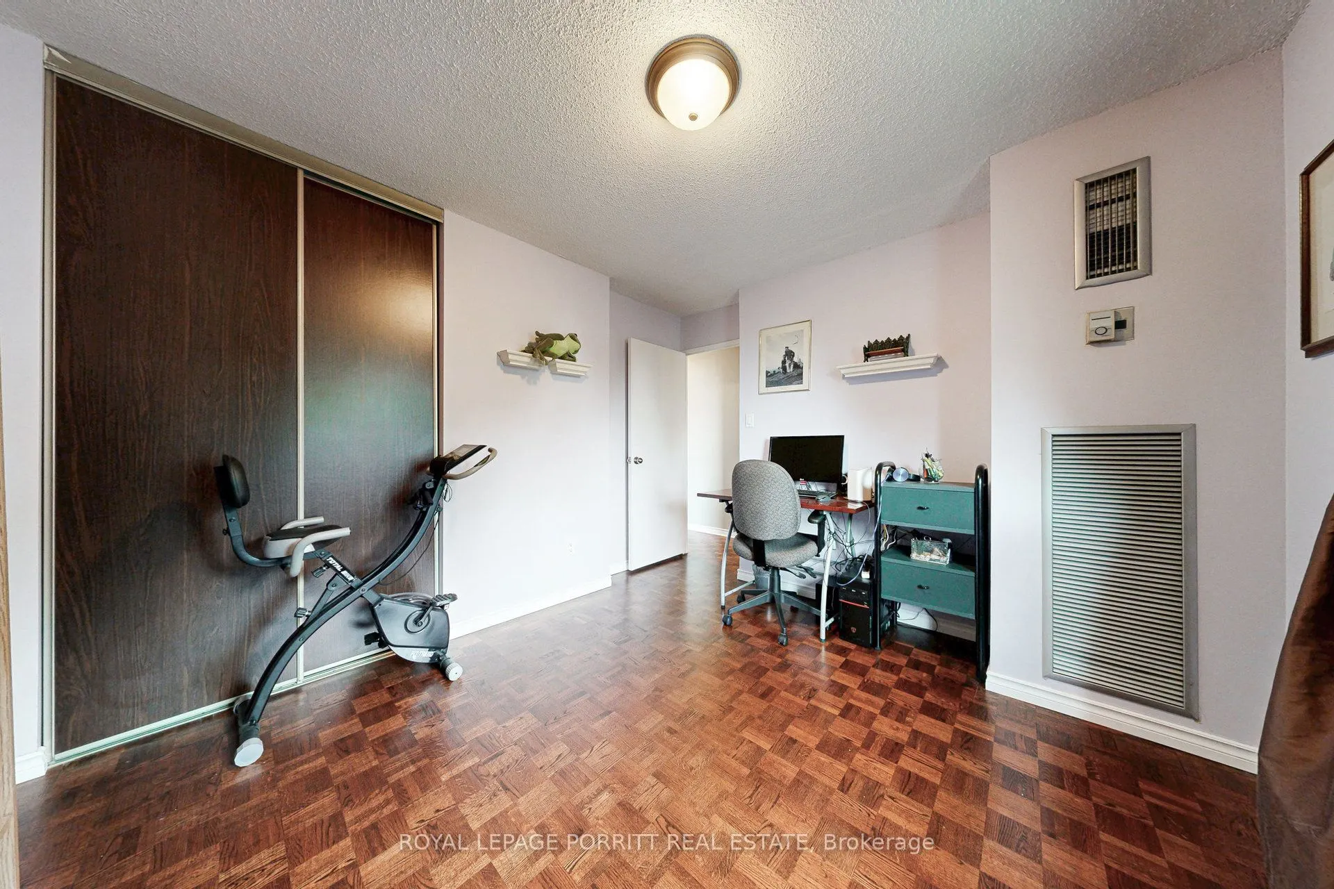 1535 Lakeshore Road E, #201