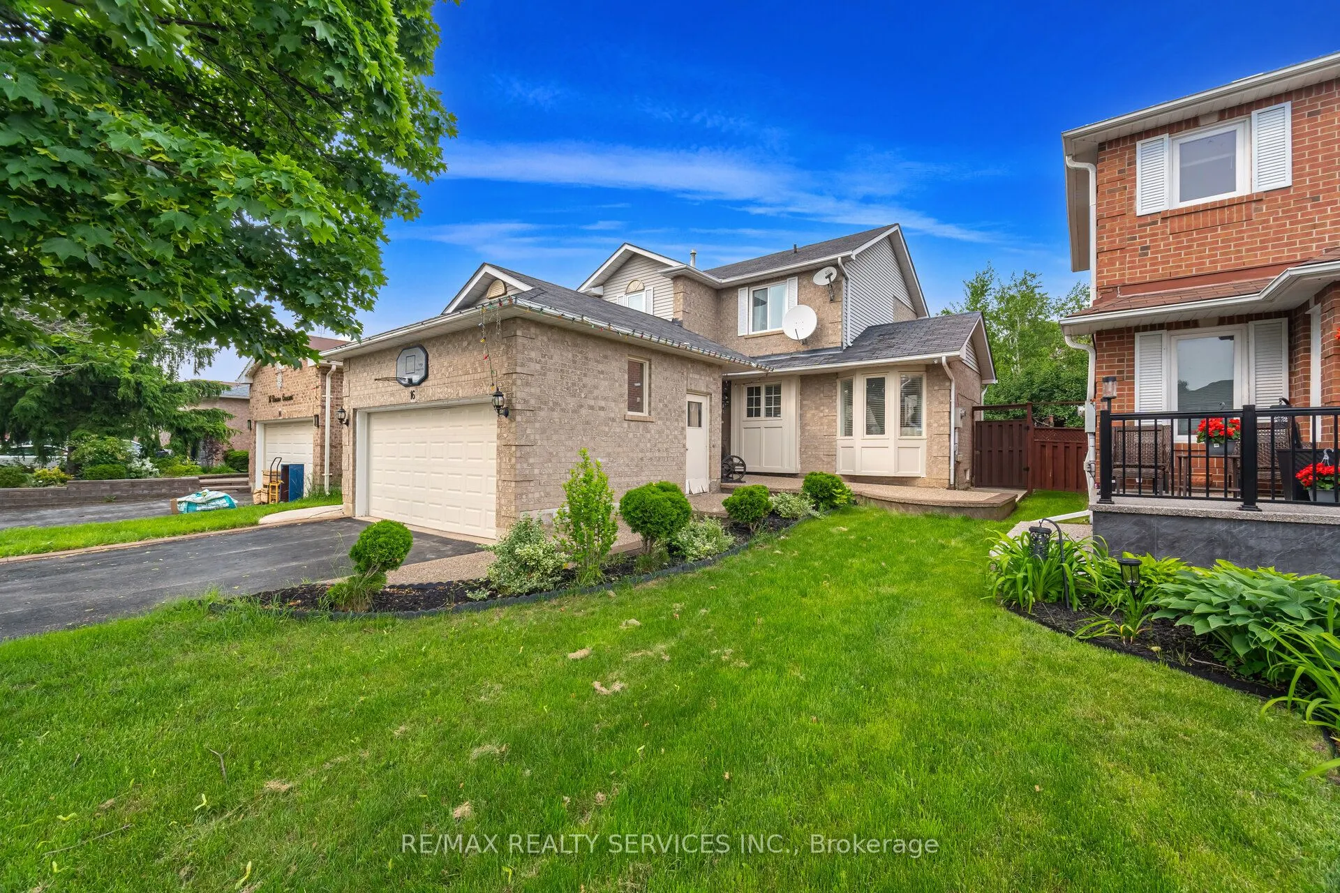16 Vivians Crescent