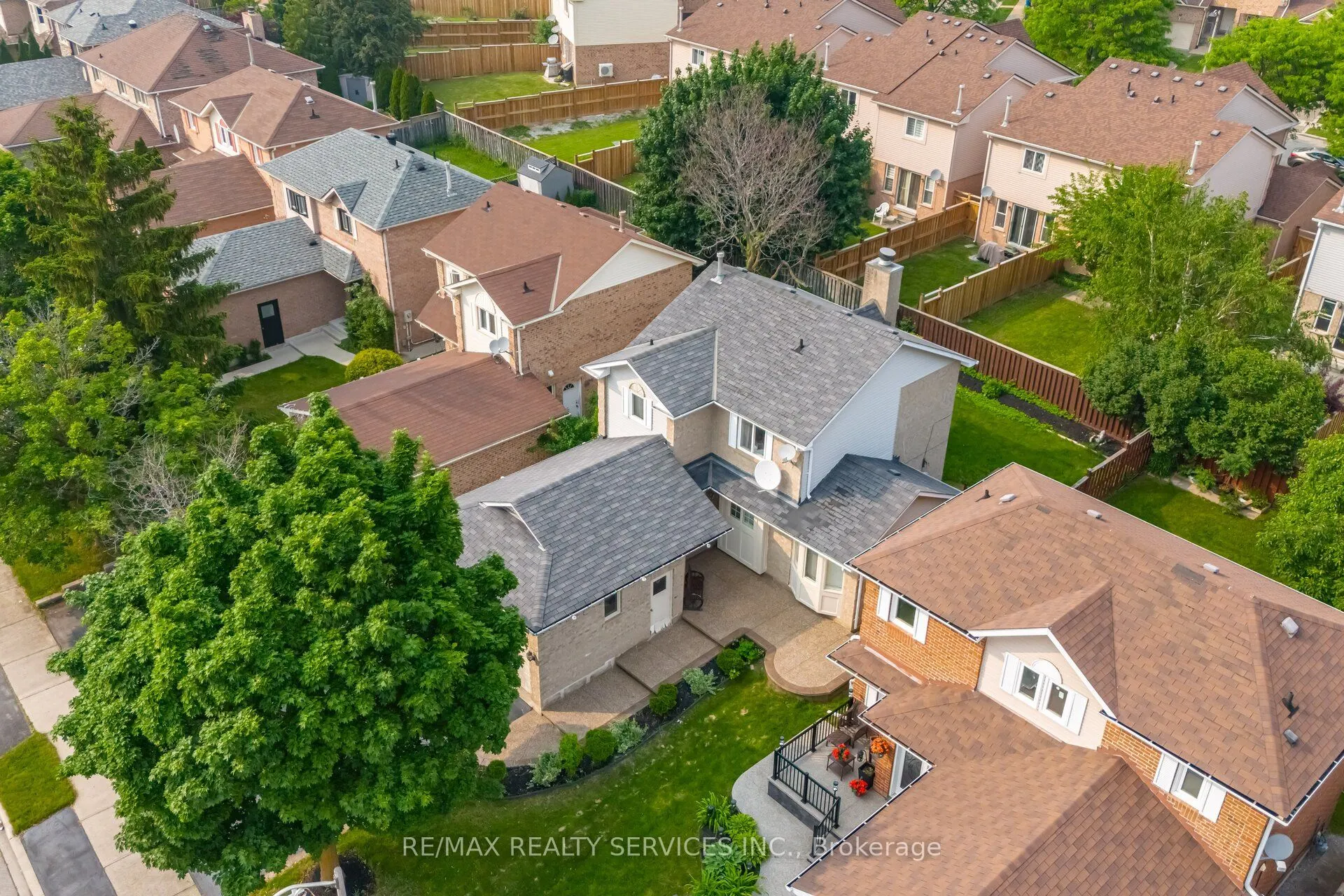 16 Vivians Crescent