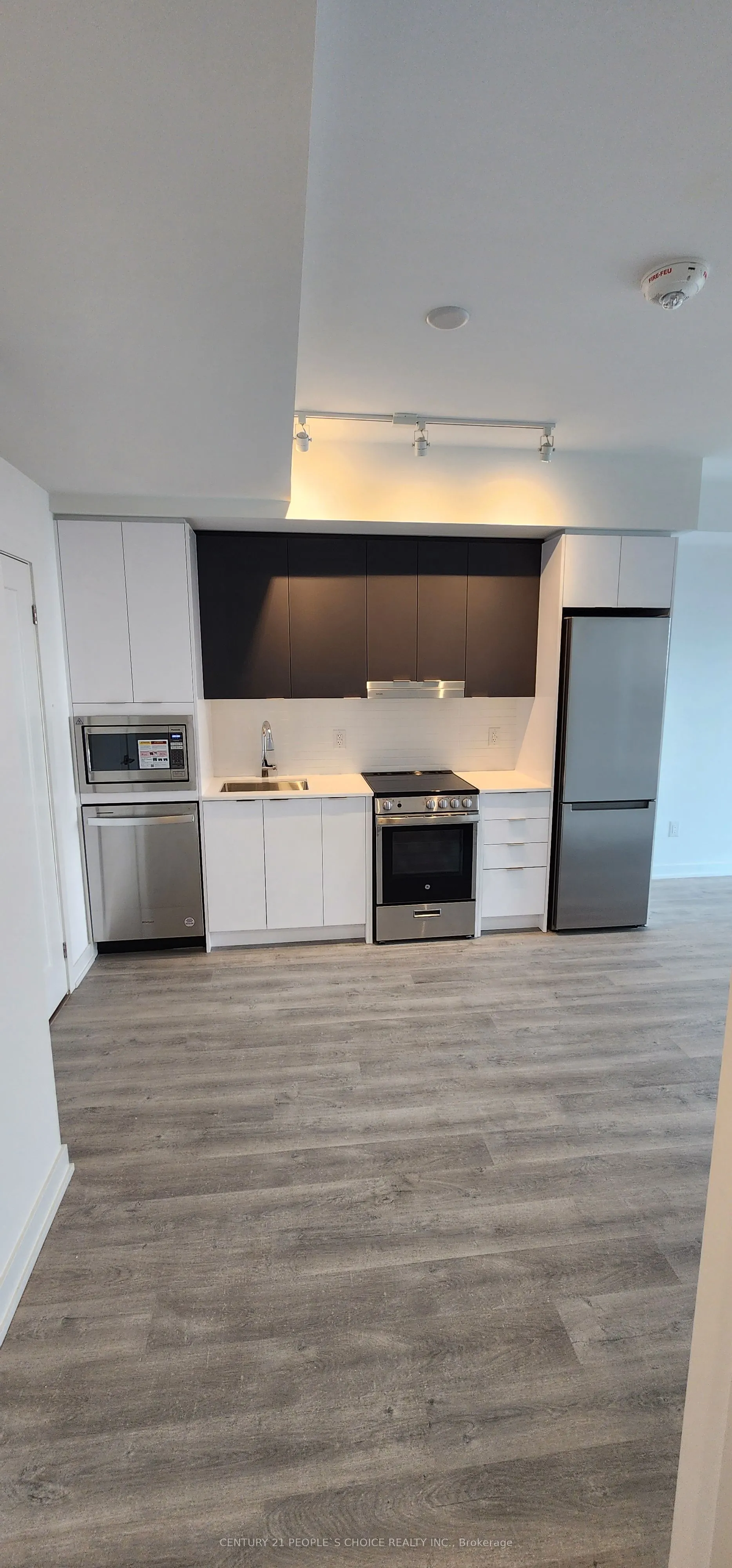 5105 Hurontario Street, #527