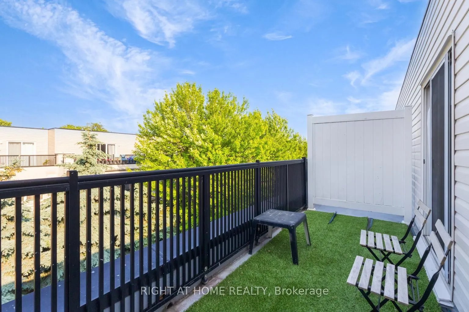 65 George Appleton Way E, #2083