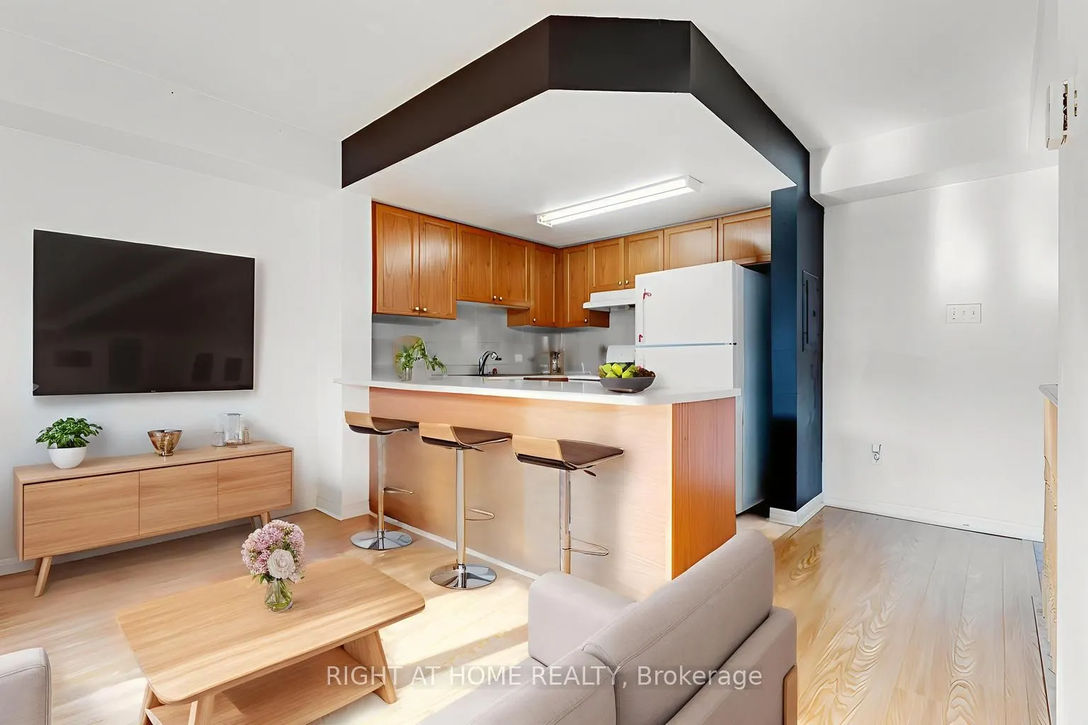 65 George Appleton Way E, #2083