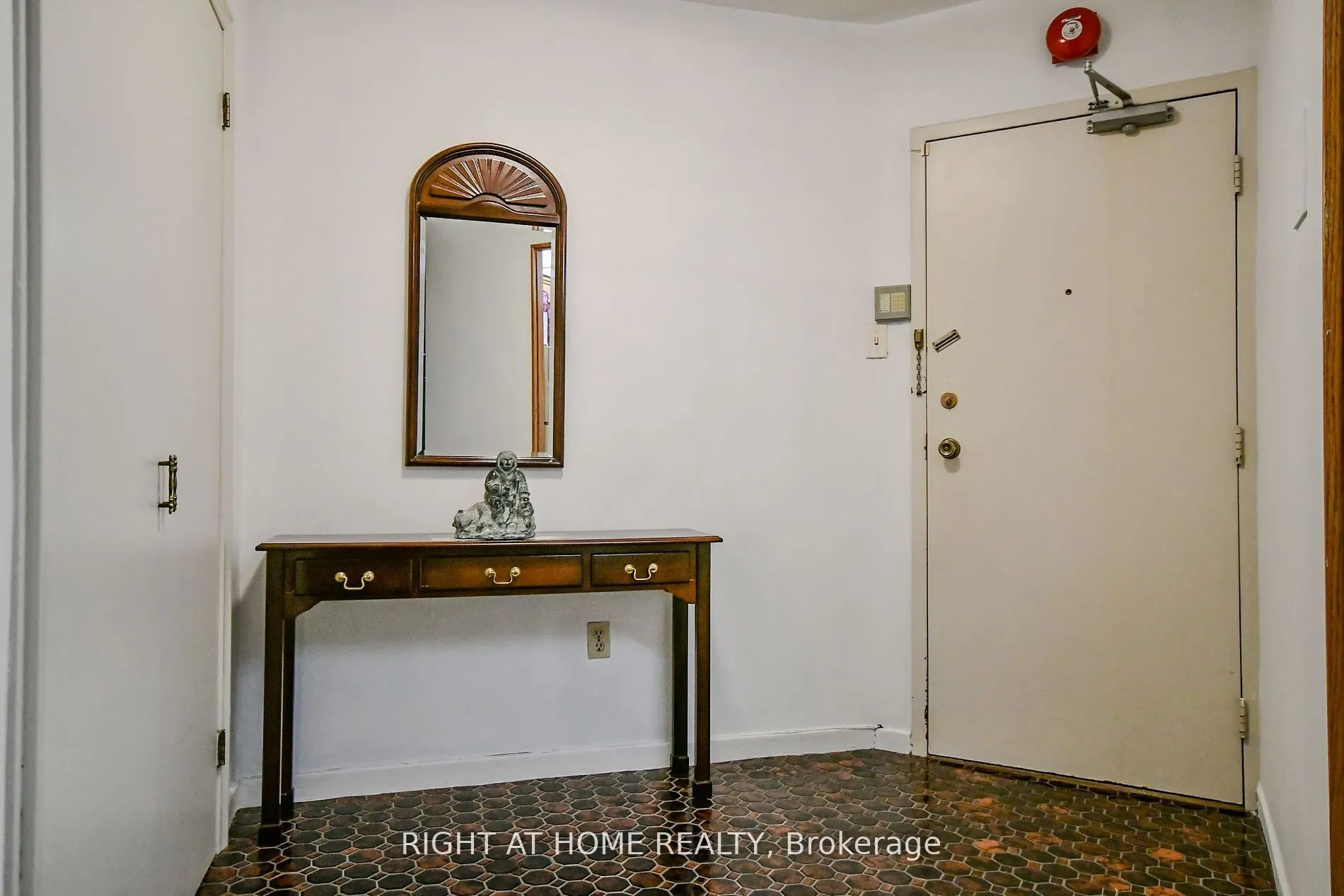 2323 Confederation Parkway #807