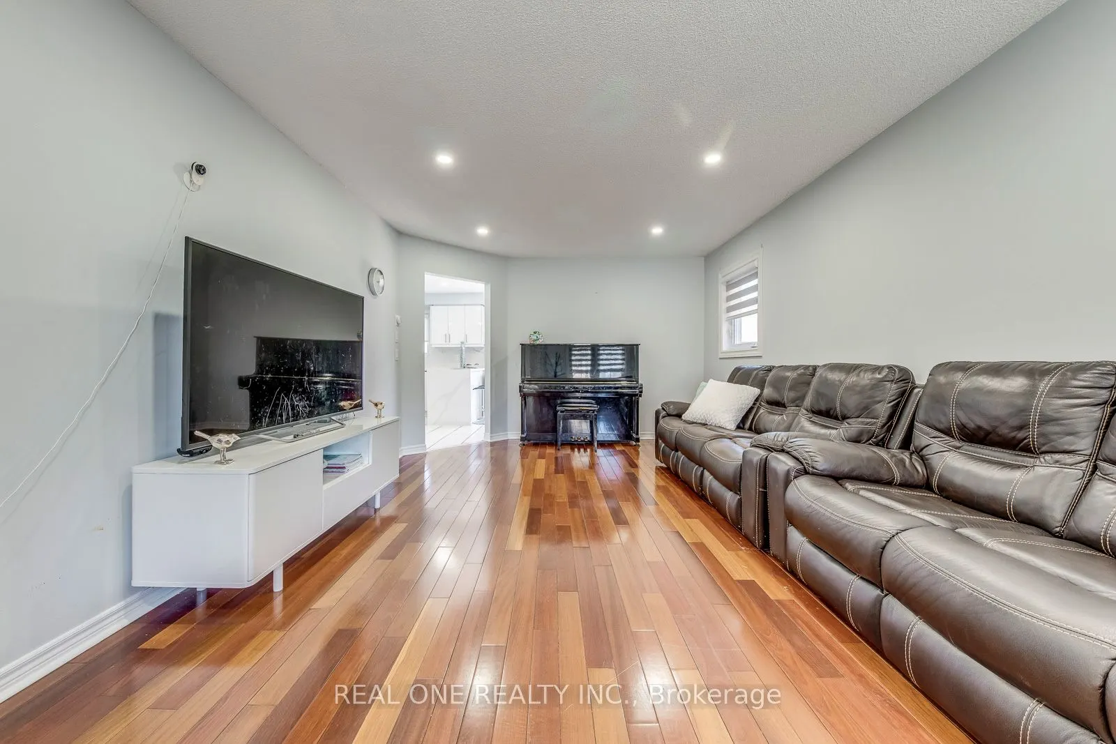 826 Winterton Way