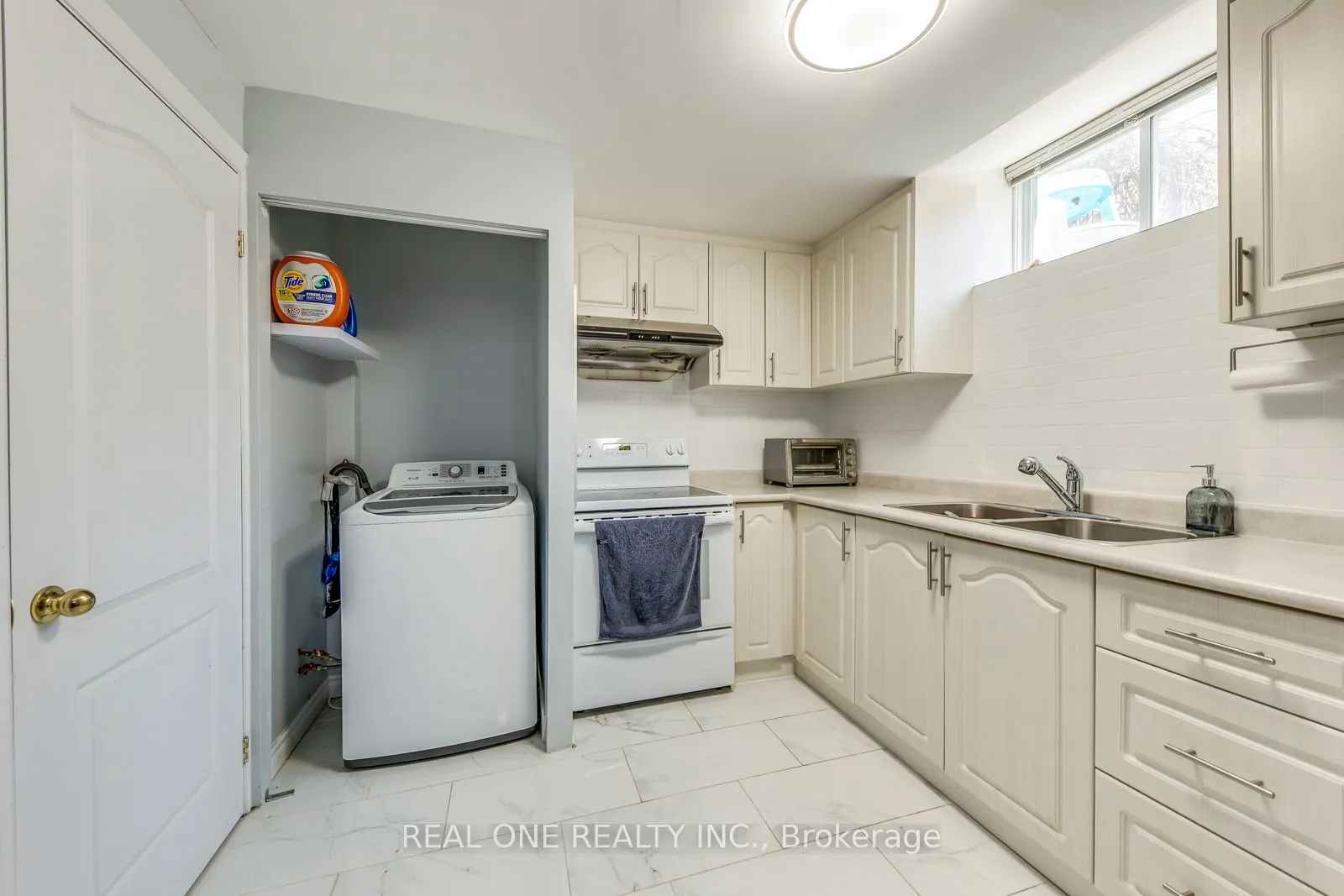 826 Winterton Way
