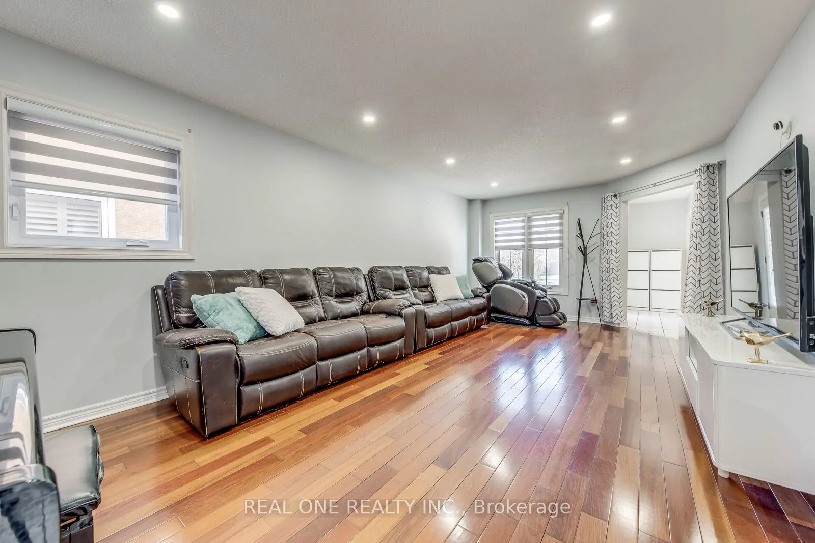 826 Winterton Way