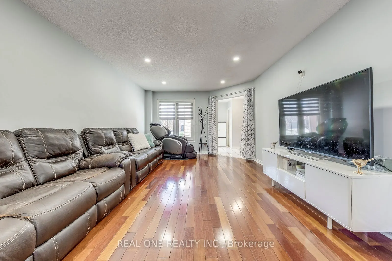826 Winterton Way
