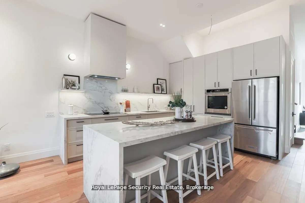 604 Ridelle Avenue, #Main and Upper
