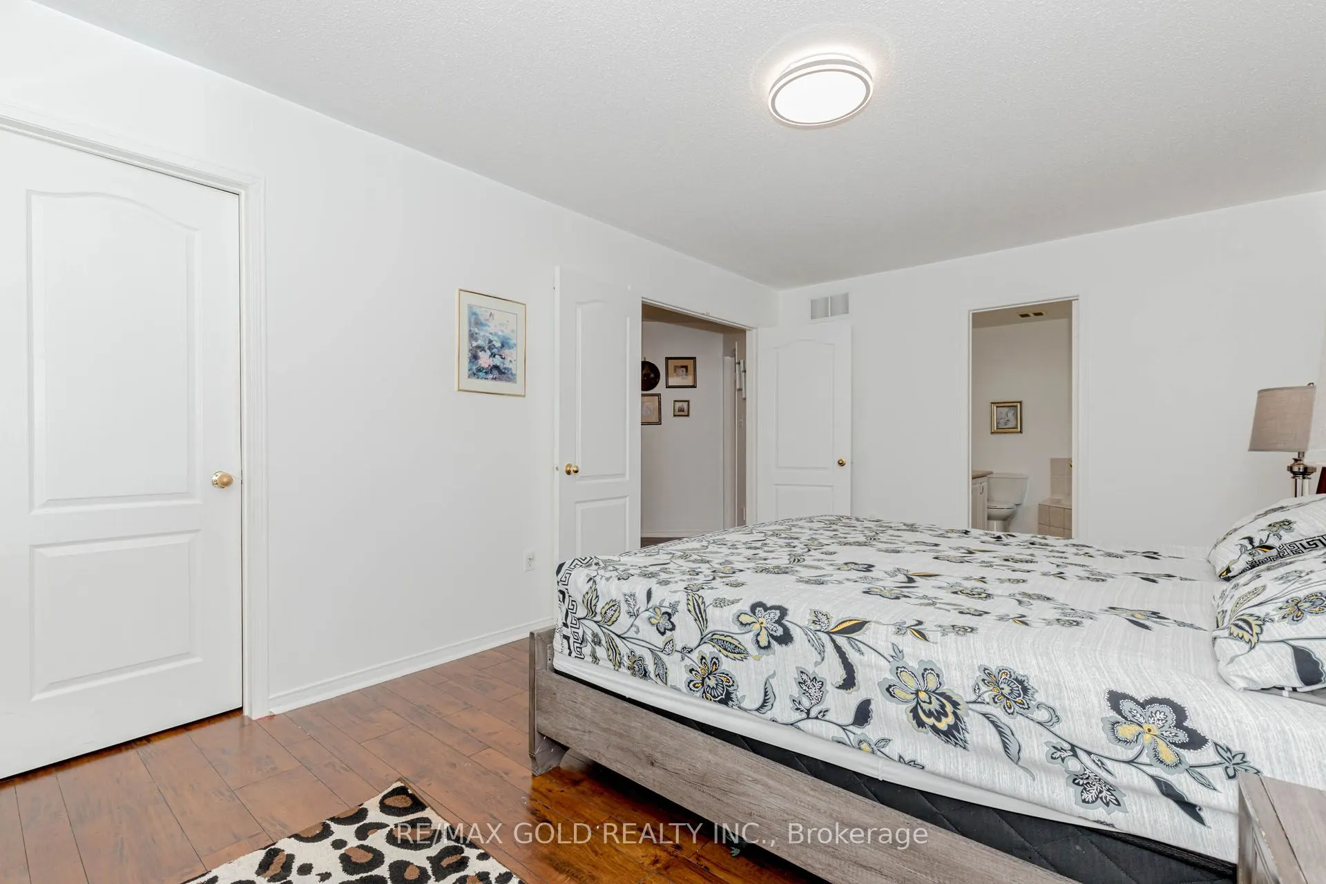 87 Queen Mary Drive